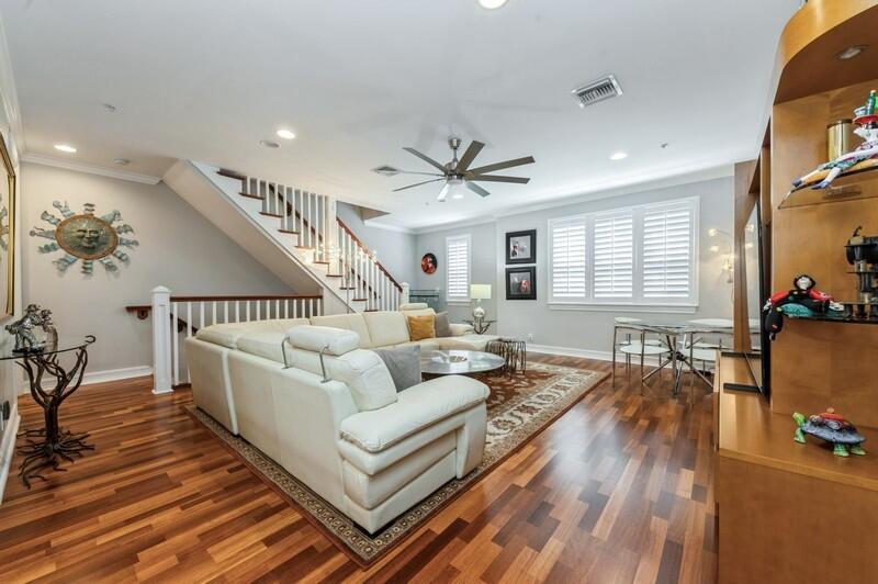 310 E Mallory Circle
