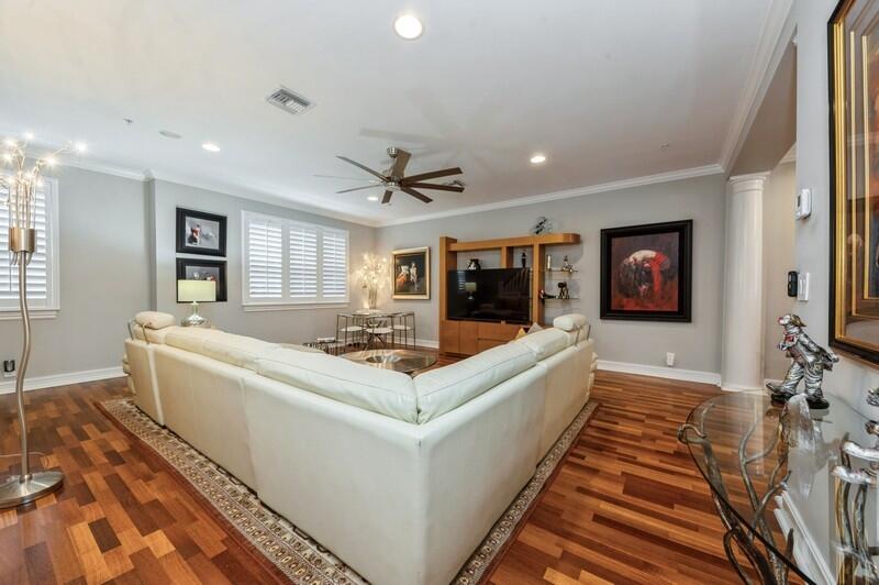 310 E Mallory Circle