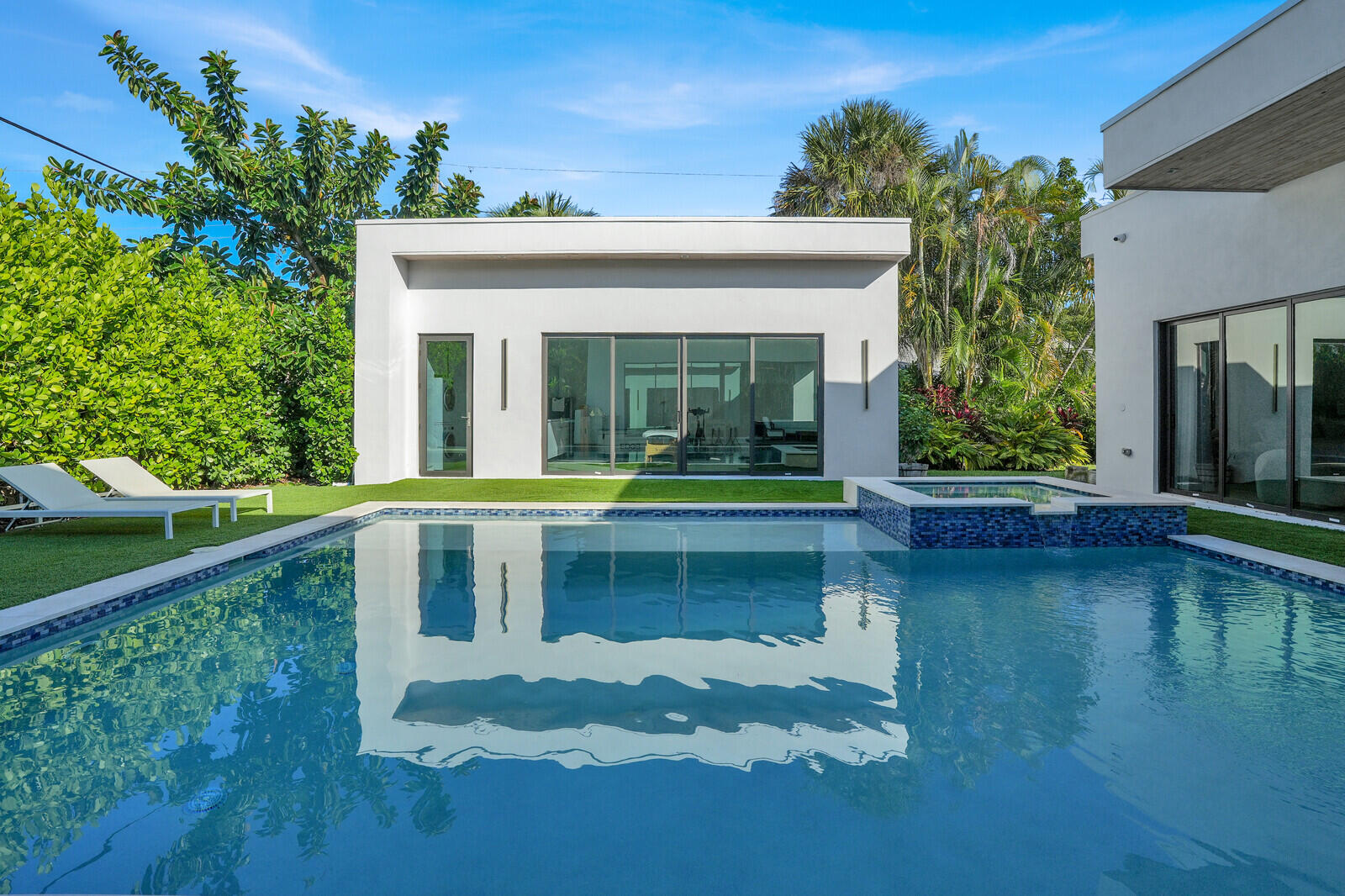 828 NW 2nd Avenue