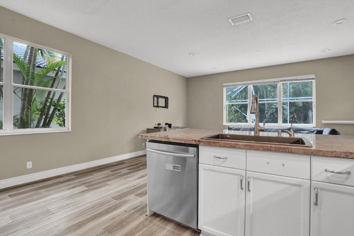 11403 Sea Grass Circle