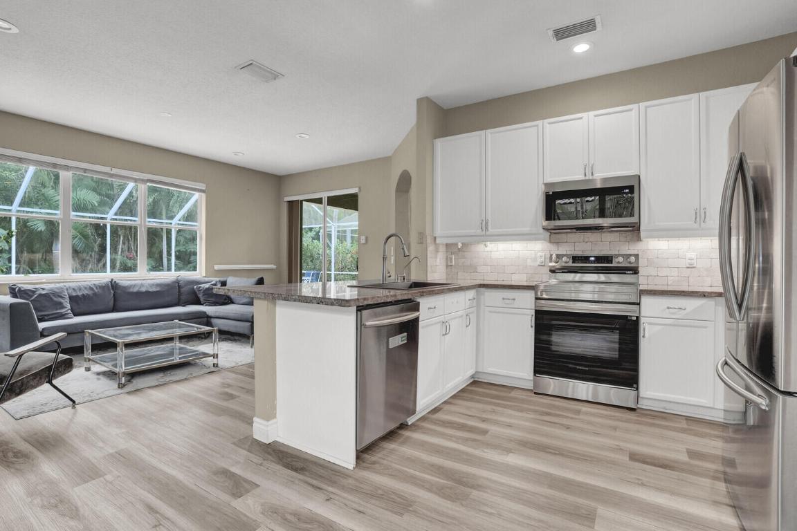 11403 Sea Grass Circle