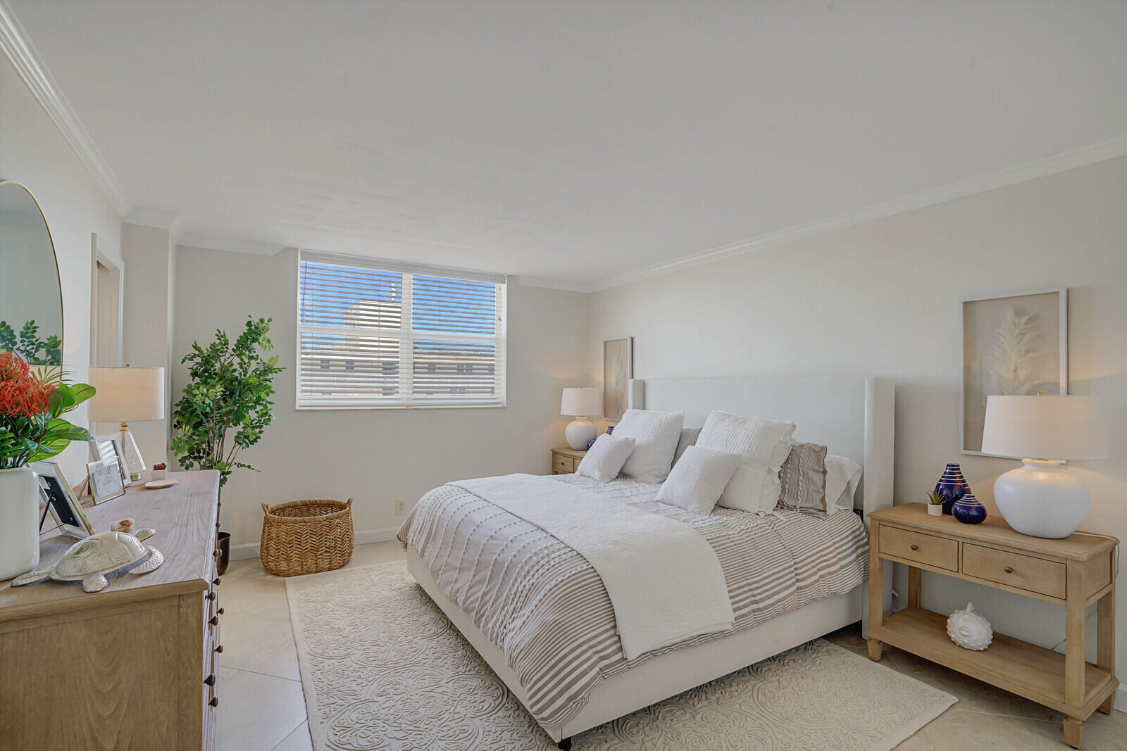 1051 Hillsboro Mile 902e