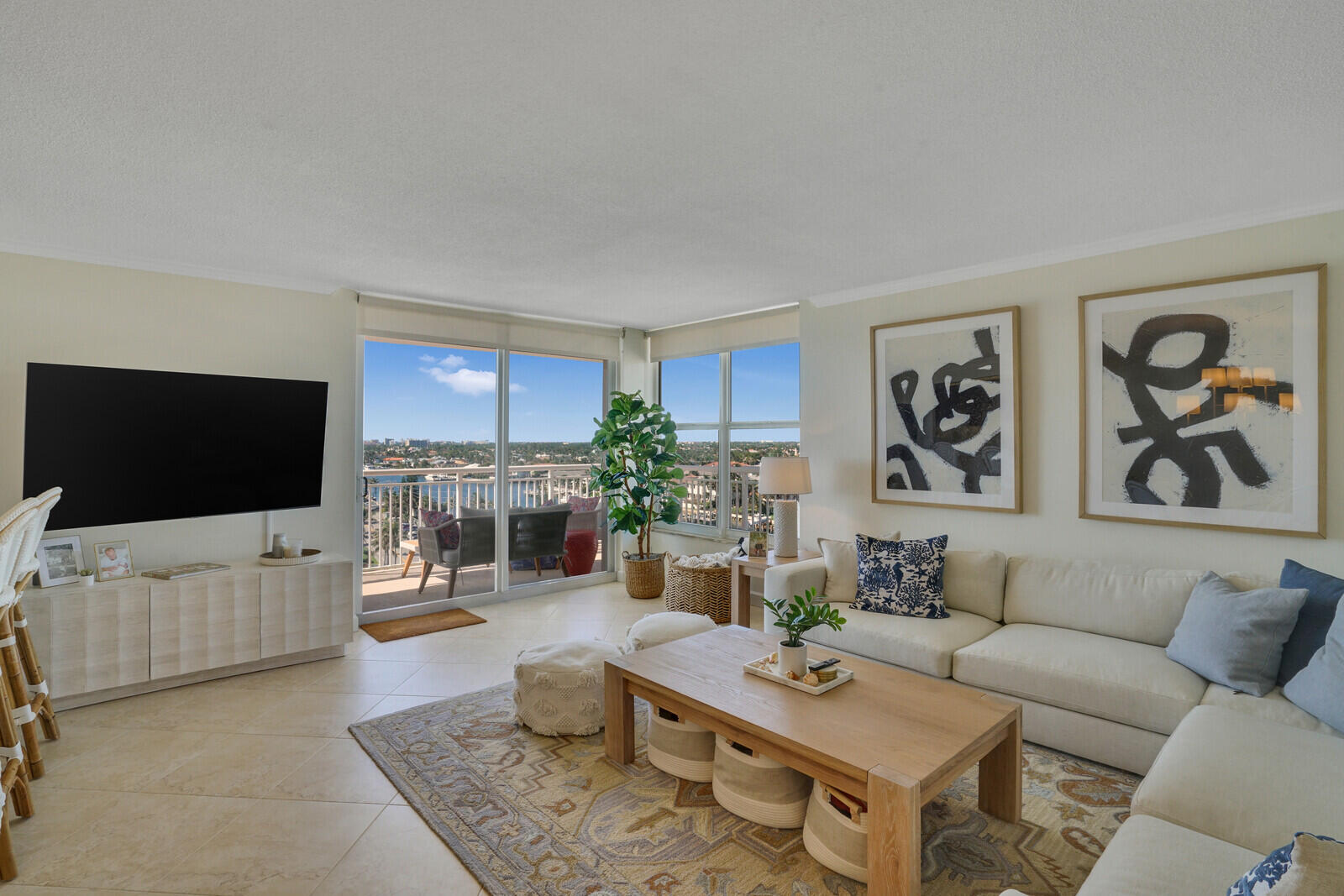 1051 Hillsboro Mile 902e