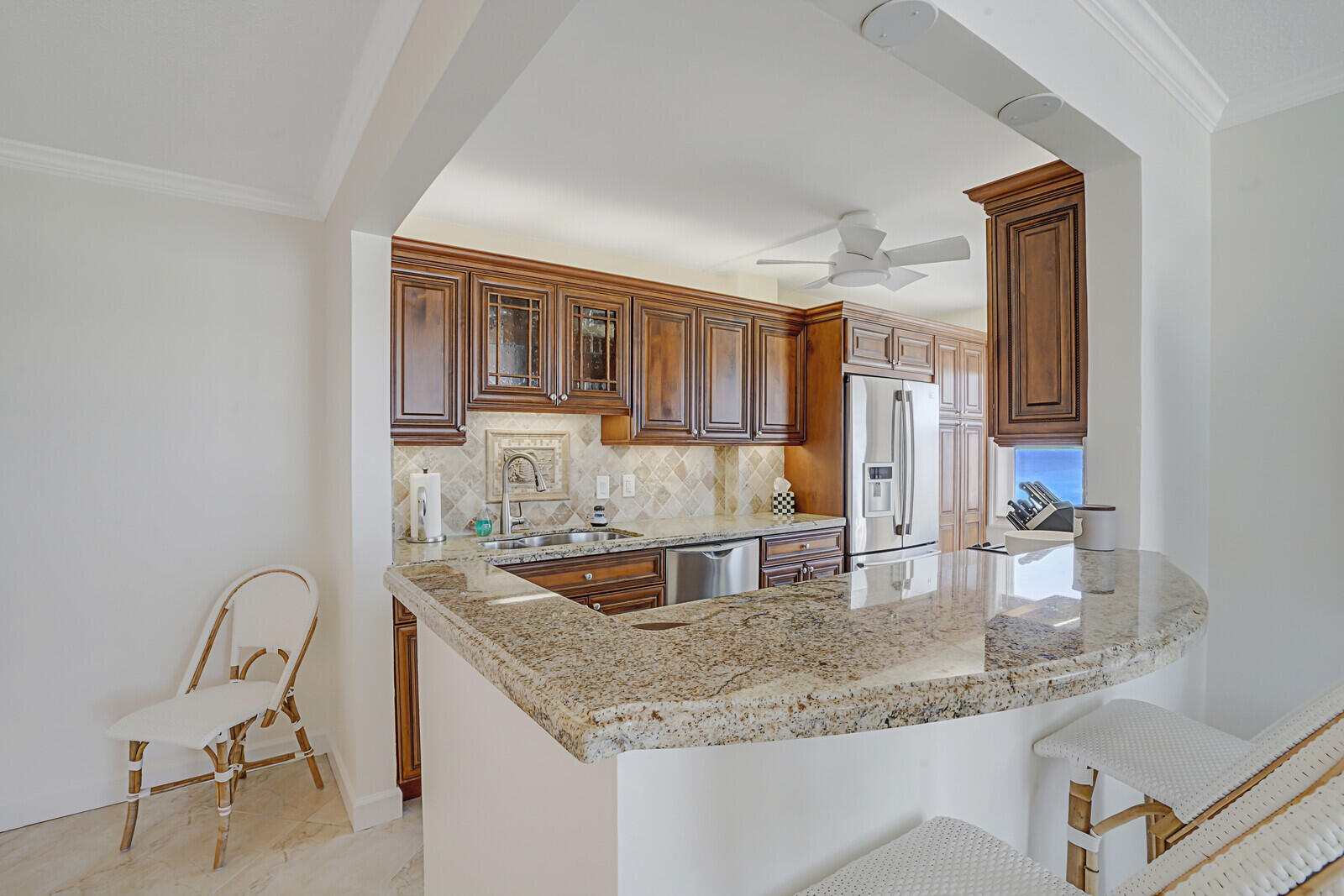 1051 Hillsboro Mile 902e