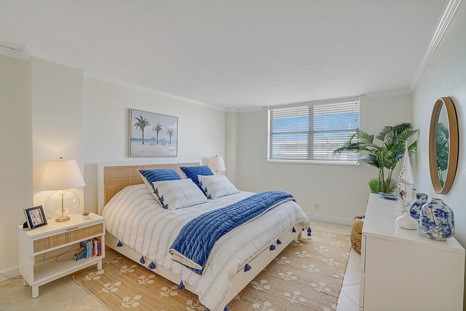 1051 Hillsboro Mile 902e