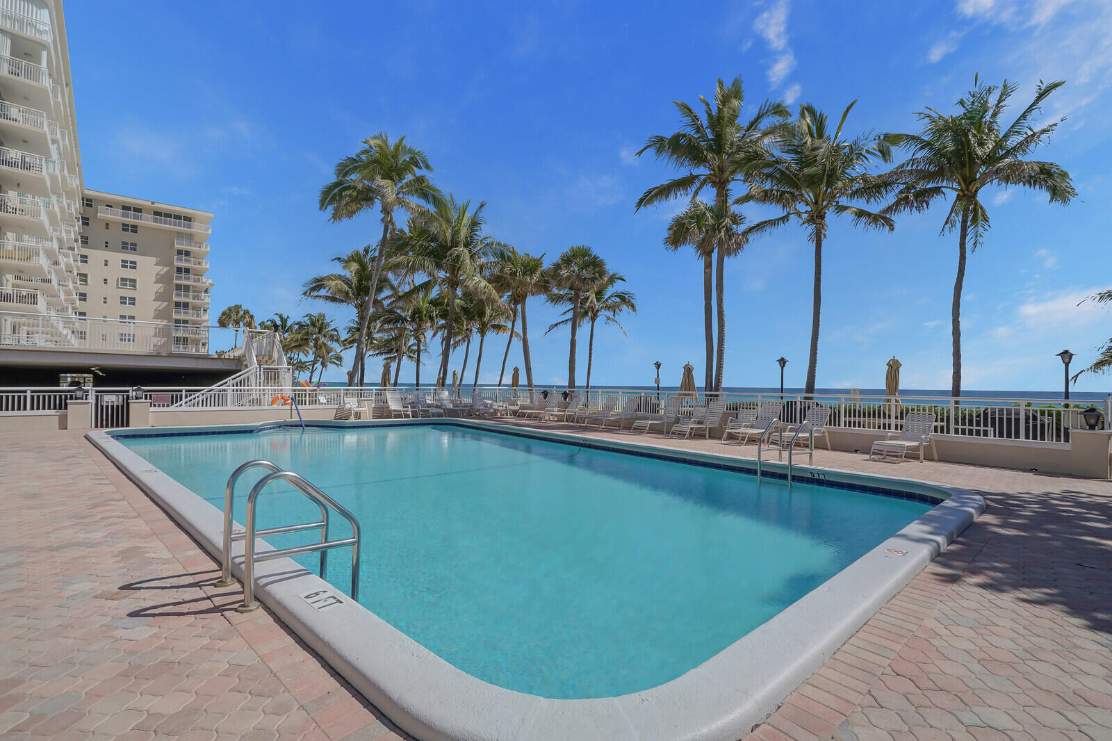 1051 Hillsboro Mile 902e