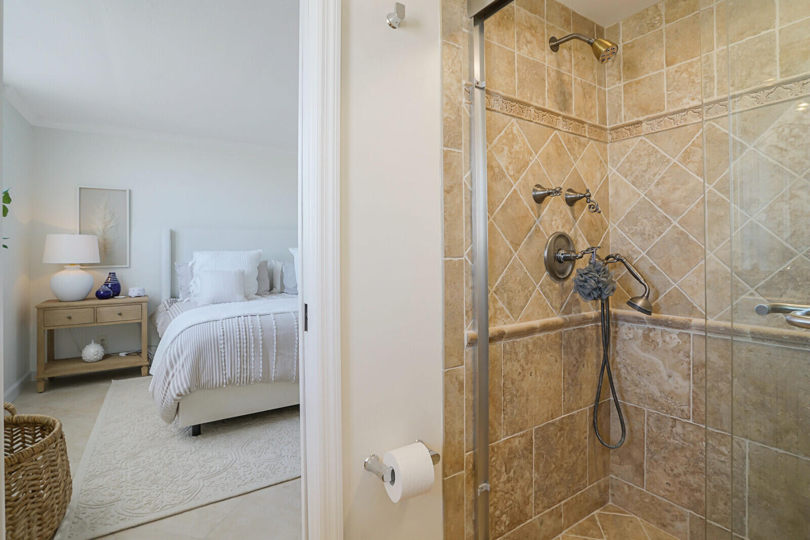 1051 Hillsboro Mile 902e