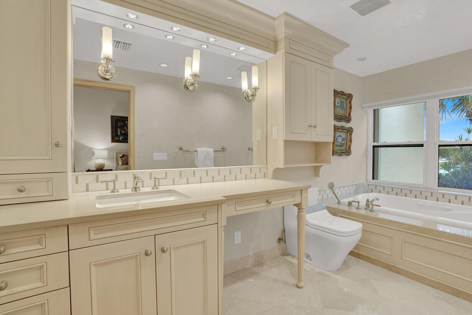 2717 N Ocean Boulevard 2