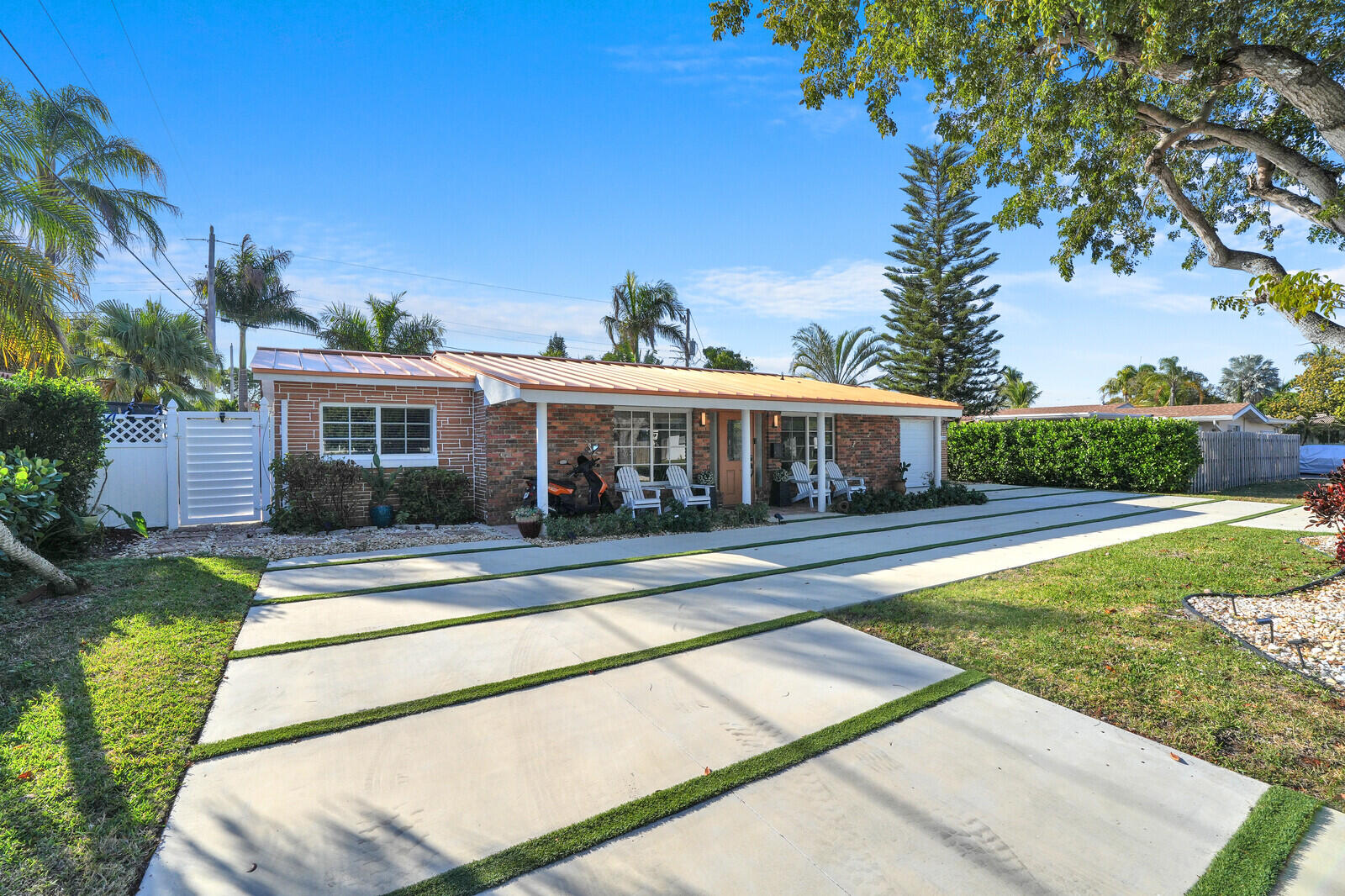 733 SE 10th Avenue