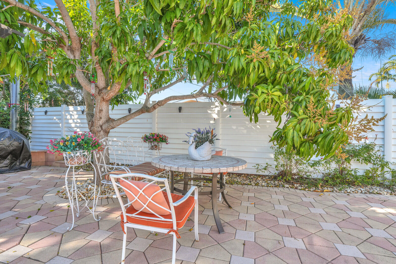 733 SE 10th Avenue