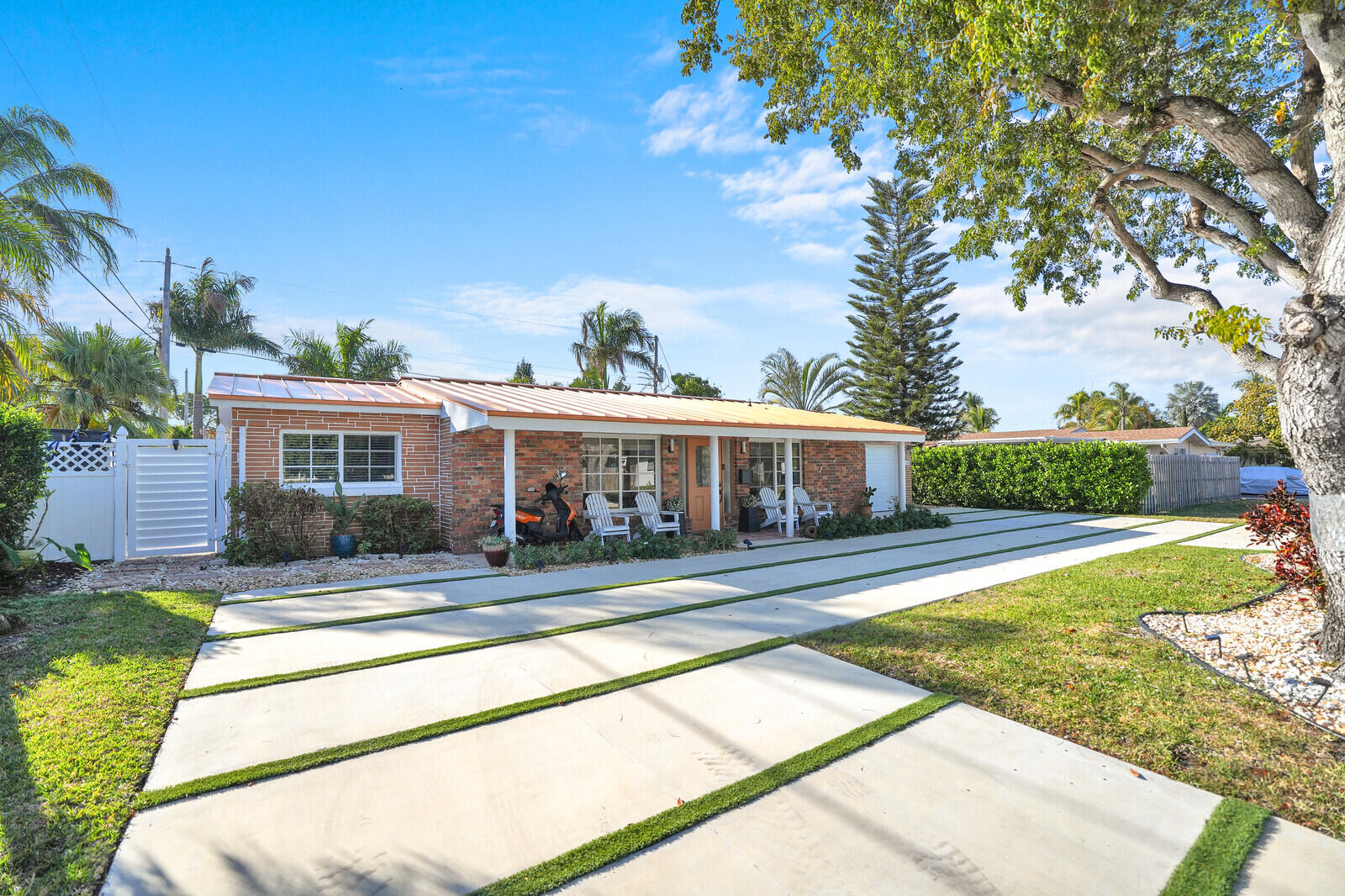 733 SE 10th Avenue