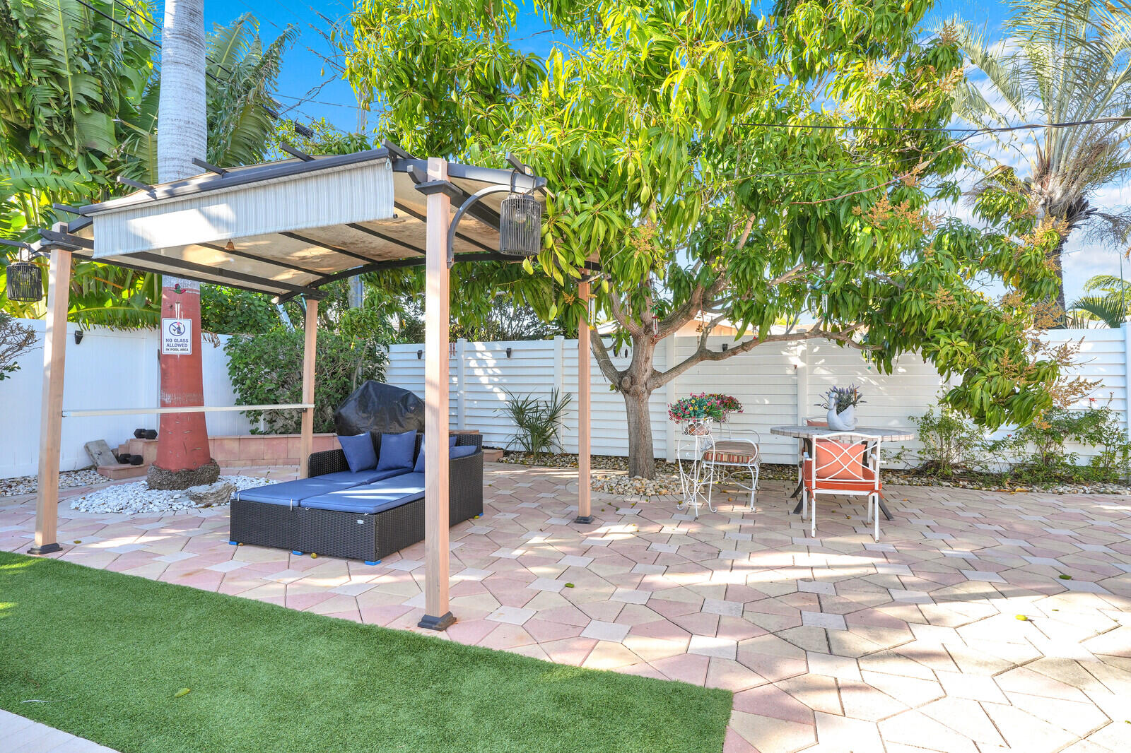 733 SE 10th Avenue