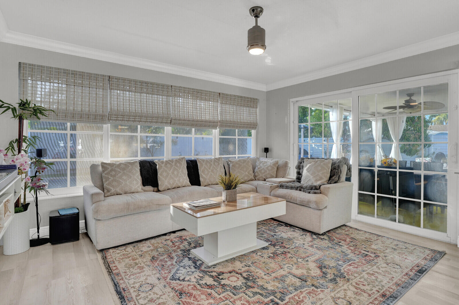 733 SE 10th Avenue