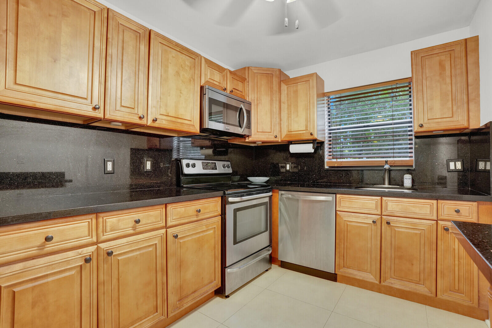 1962 NE 6th Street 4a