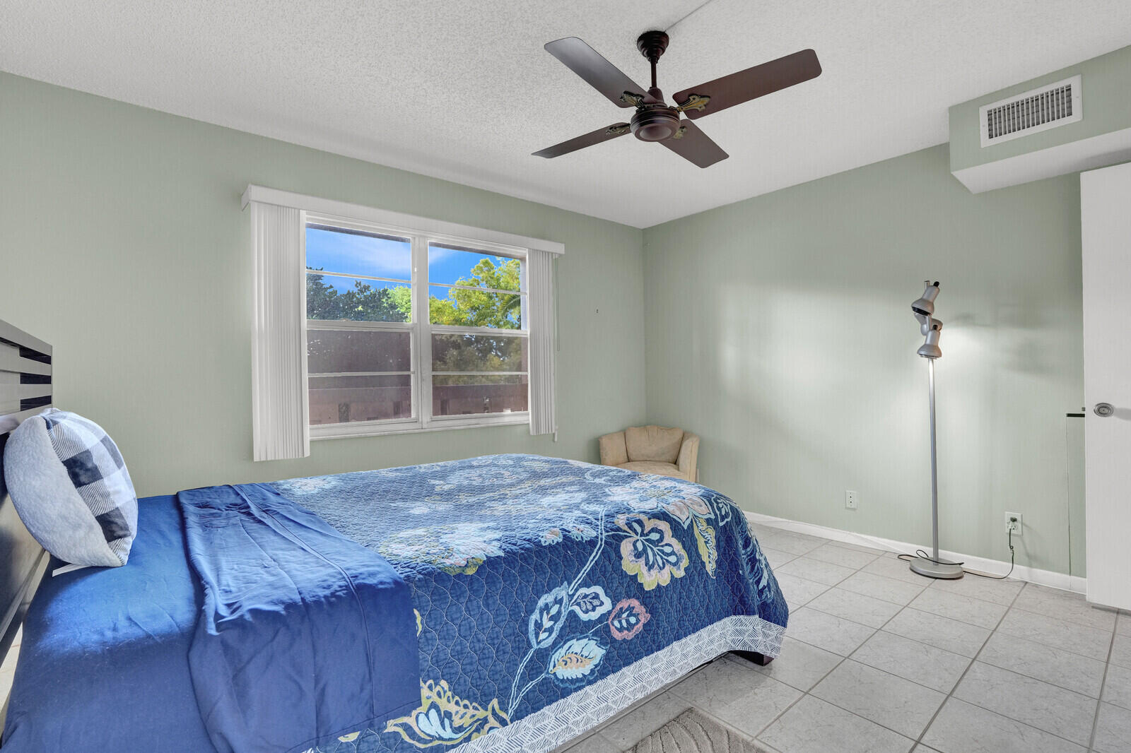 2102 Lucaya Bend F2, Coconut Creek Unit: F2