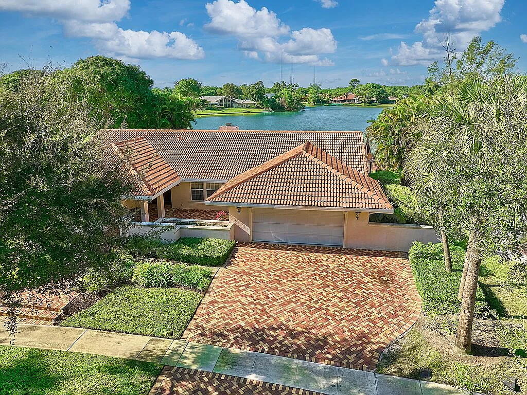 7691 Estrella Circle