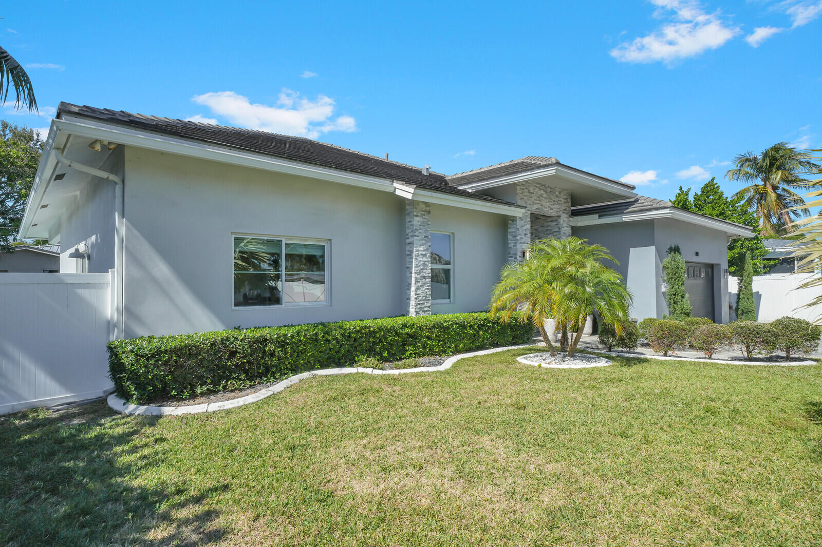 875 SE 13th Avenue