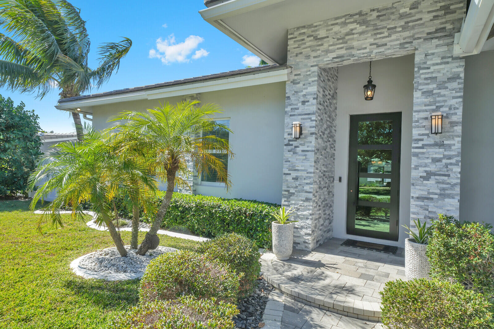 875 SE 13th Avenue