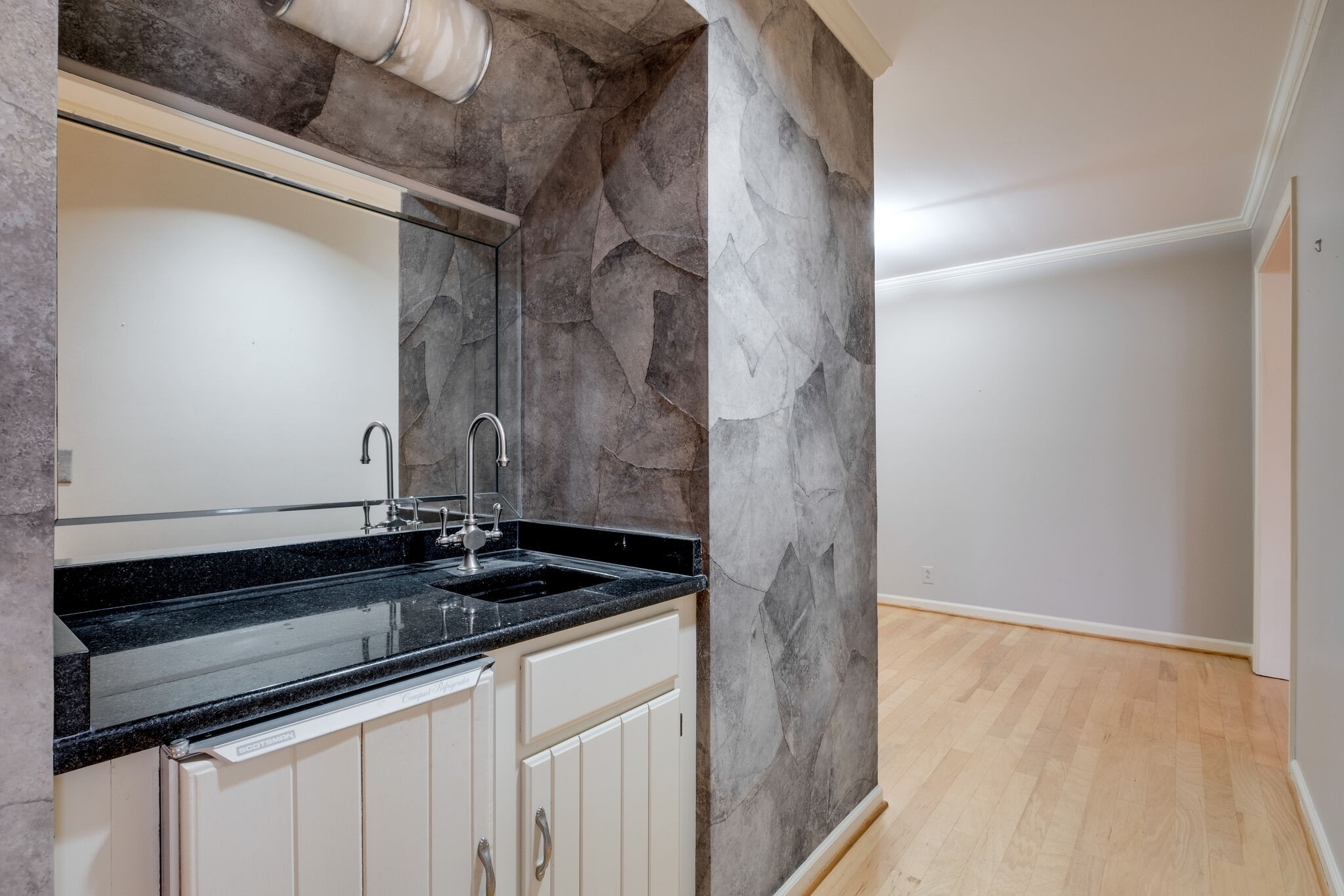 242 Hearthstone Manor Ln