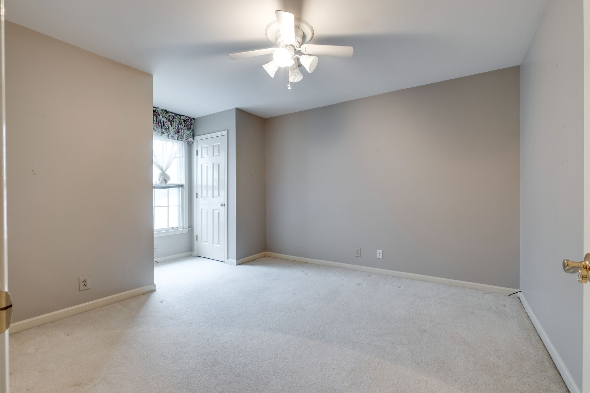 242 Hearthstone Manor Ln