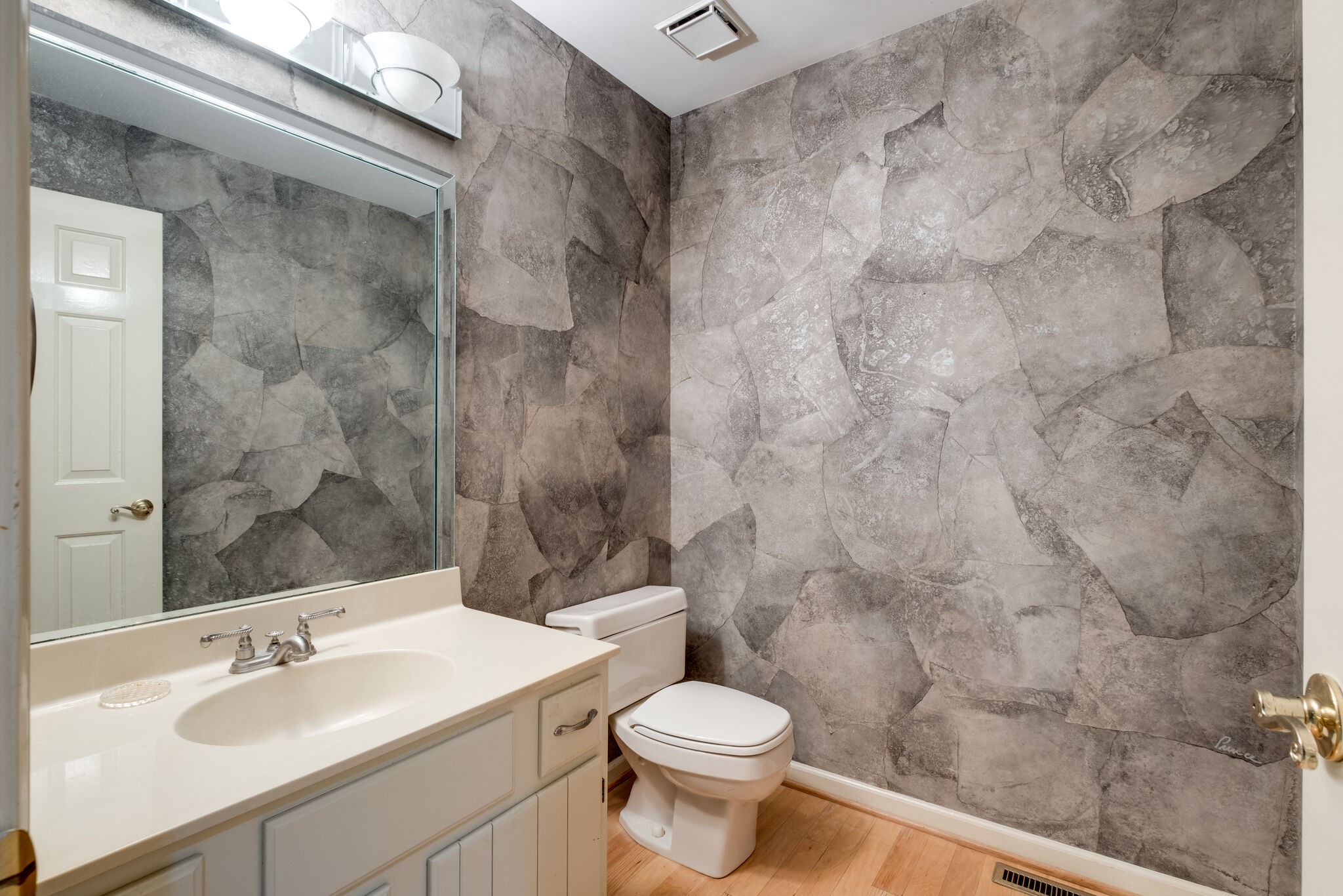 242 Hearthstone Manor Ln