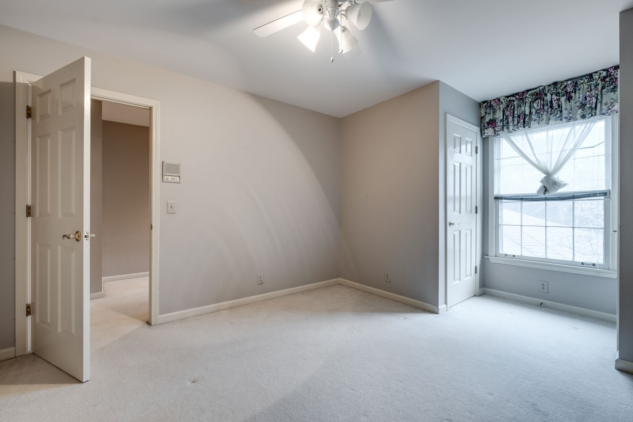 242 Hearthstone Manor Ln