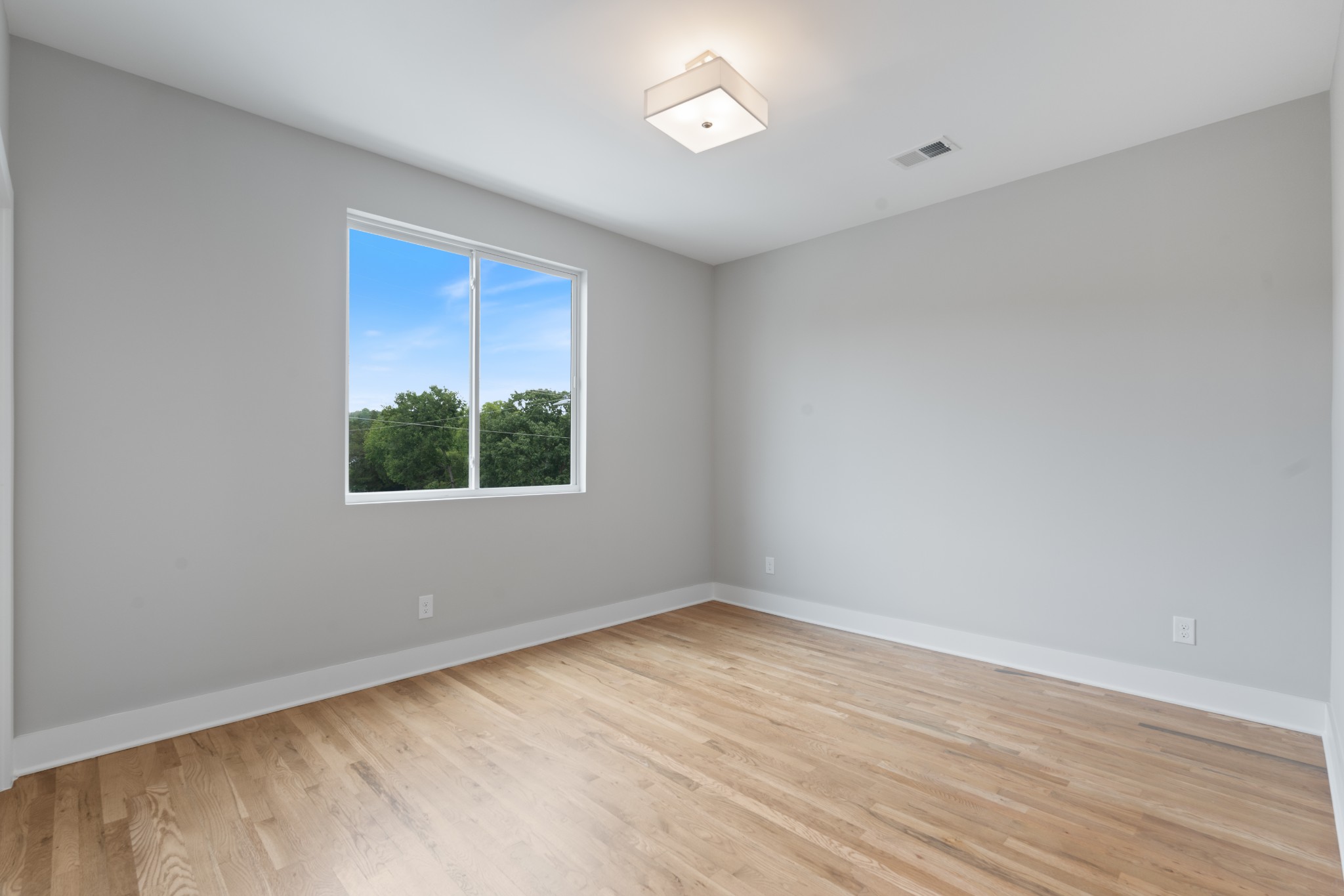 496 W Trinity Ln Unit: 500