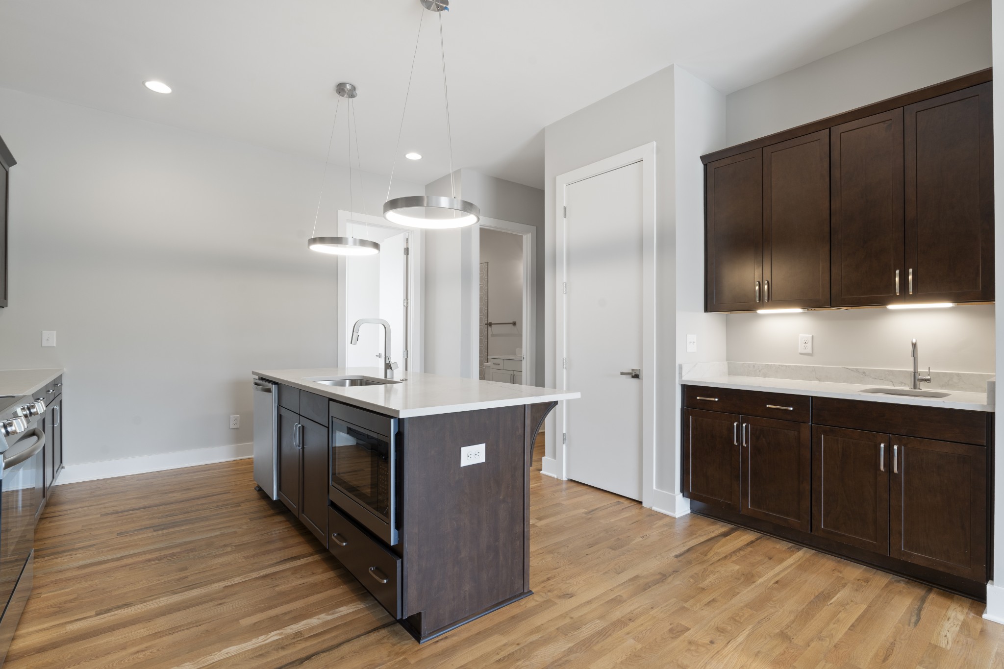 496 W Trinity Ln Unit: 500