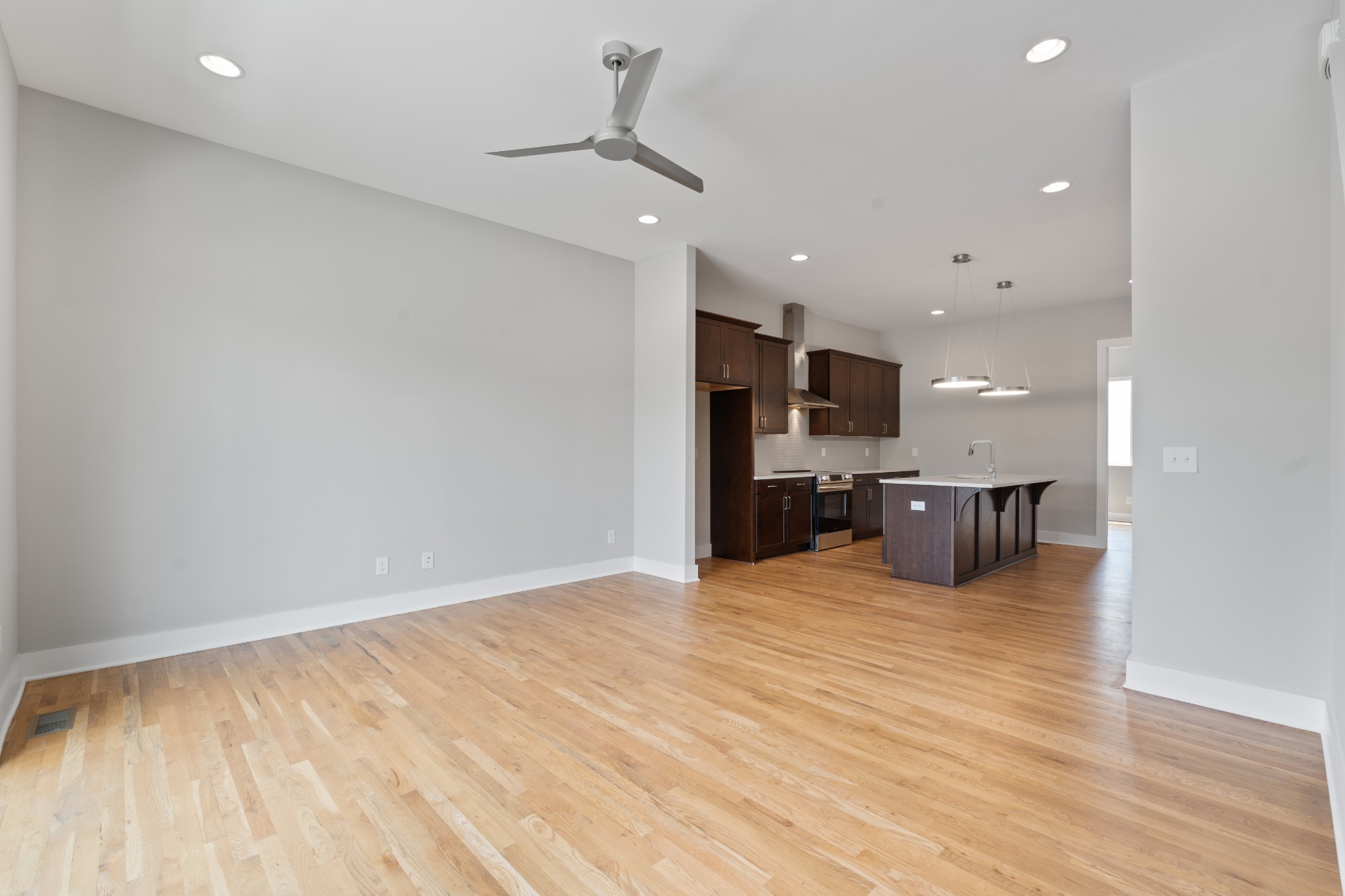 496 W Trinity Ln Unit: 500