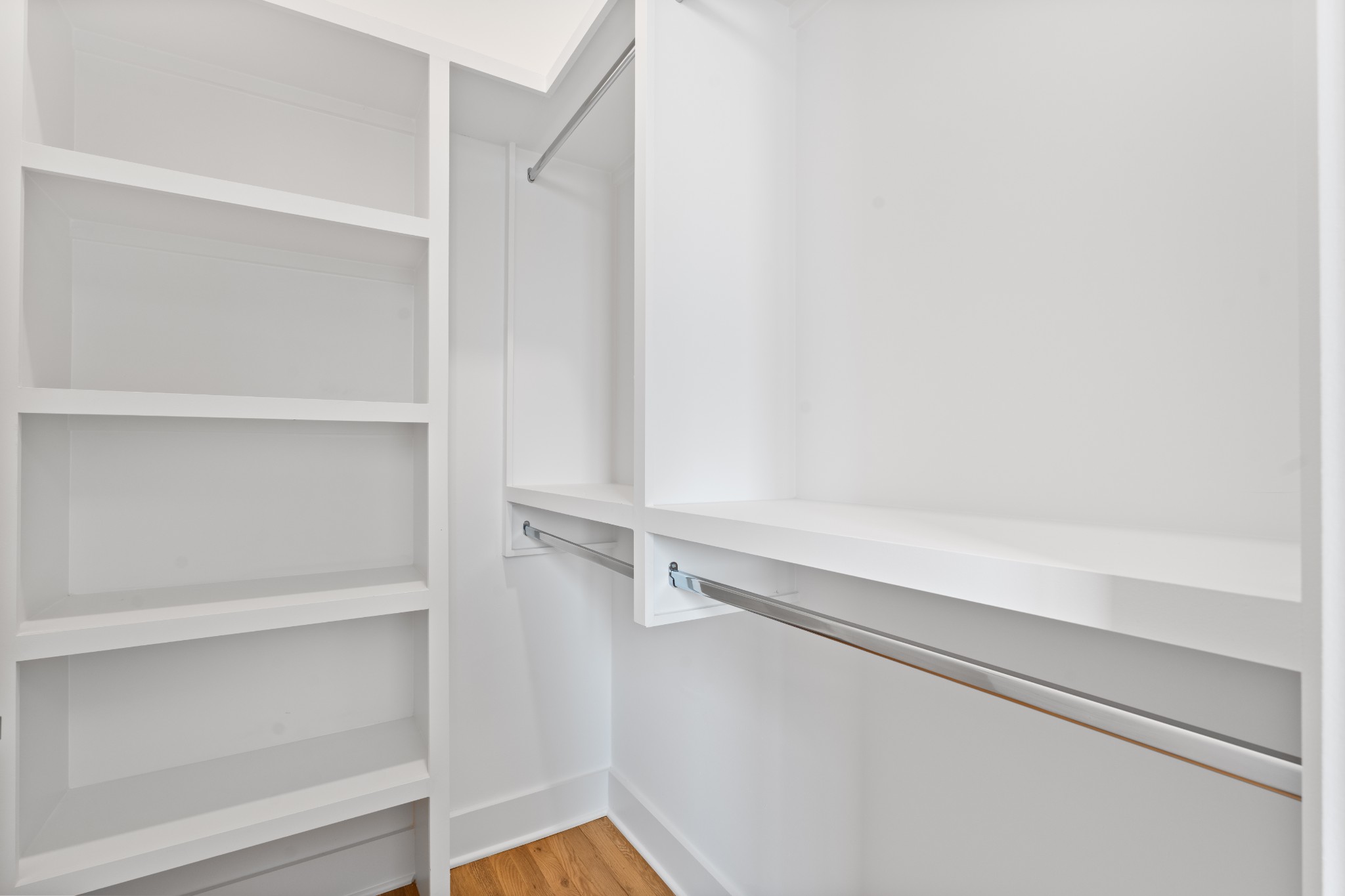 496 W Trinity Ln Unit: 500