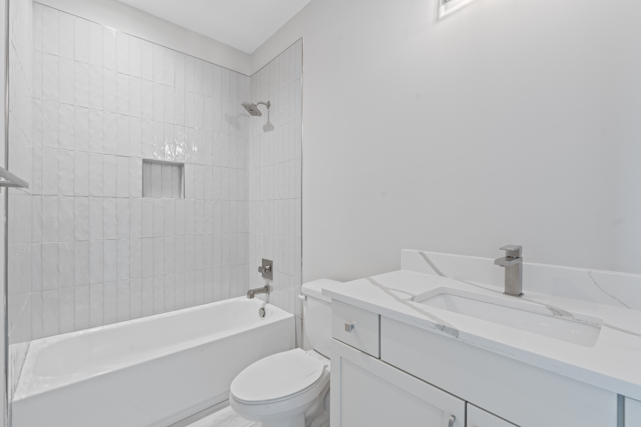 496 W Trinity Ln Unit: 500