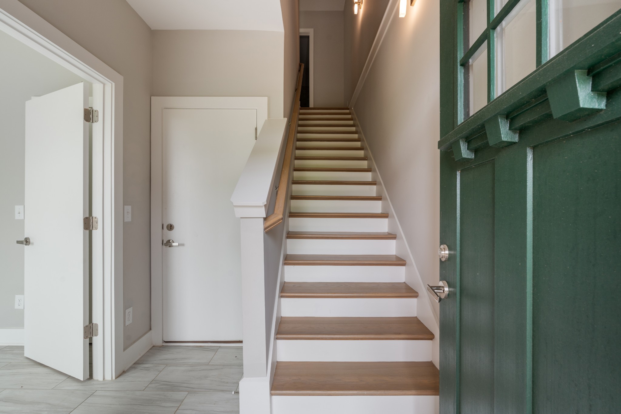 496 W Trinity Ln Unit: 6