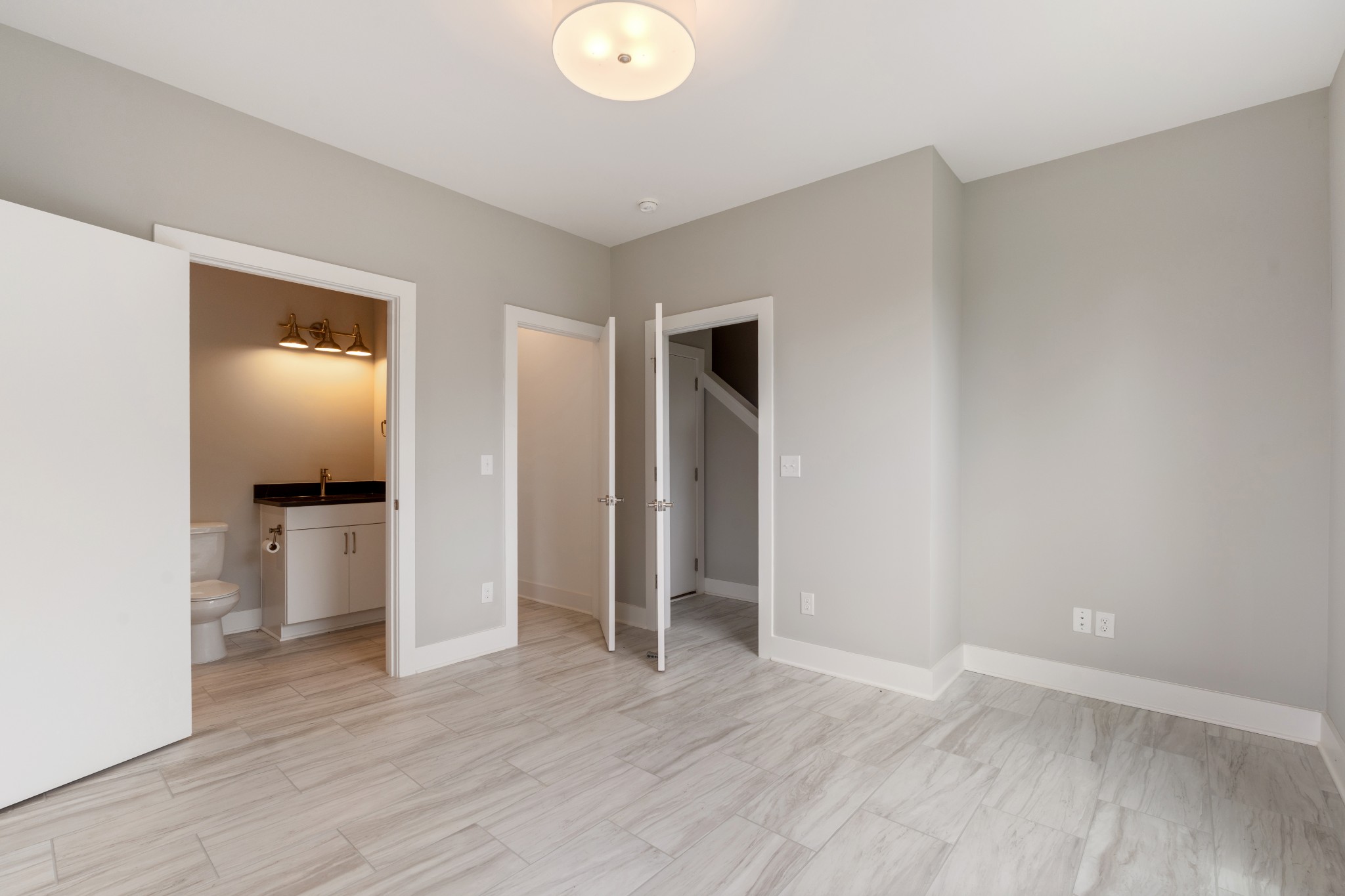 496 W Trinity Ln Unit: 6