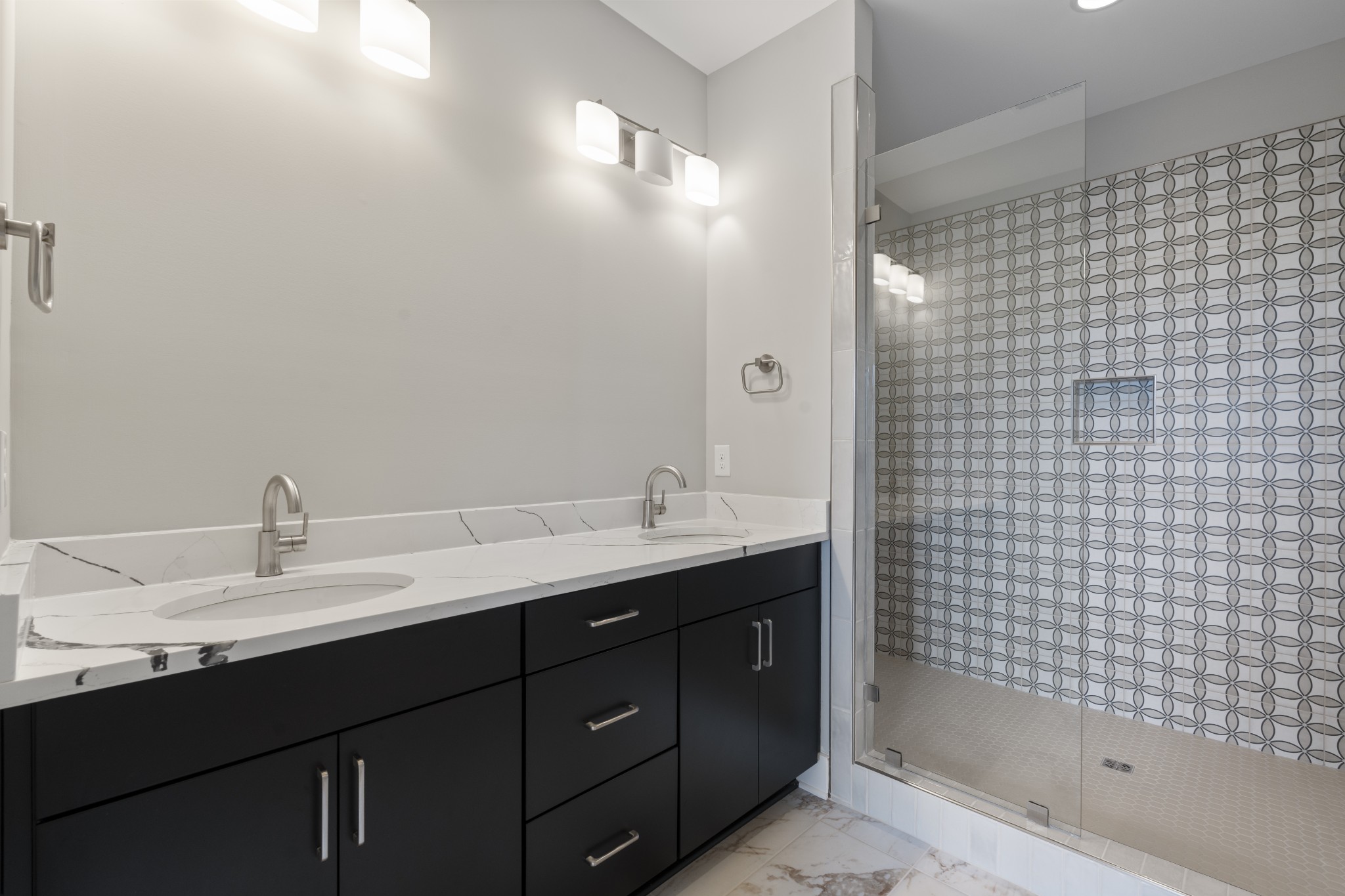 496 W Trinity Ln Unit: 6