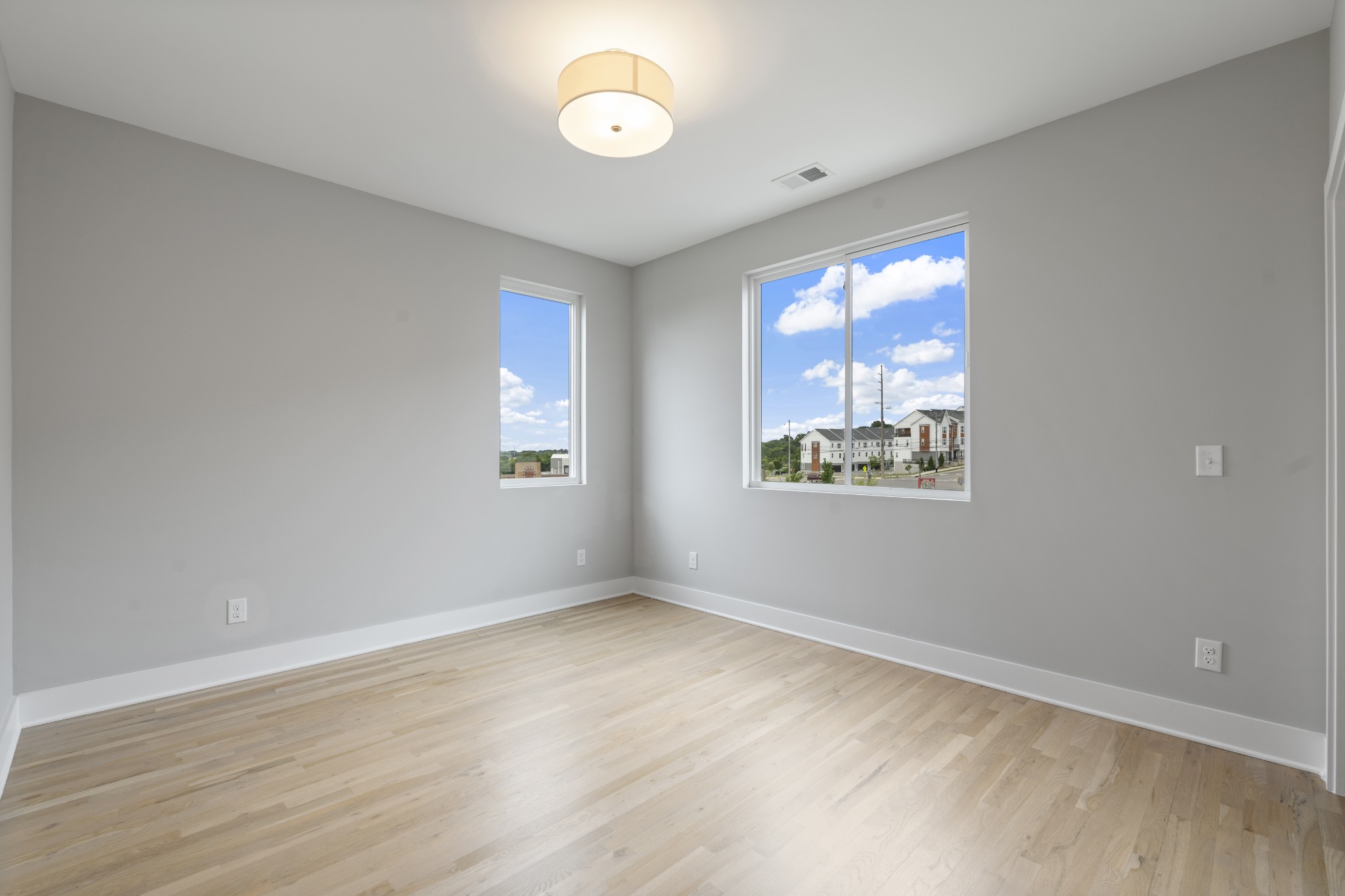 496 W Trinity Ln Unit: 6