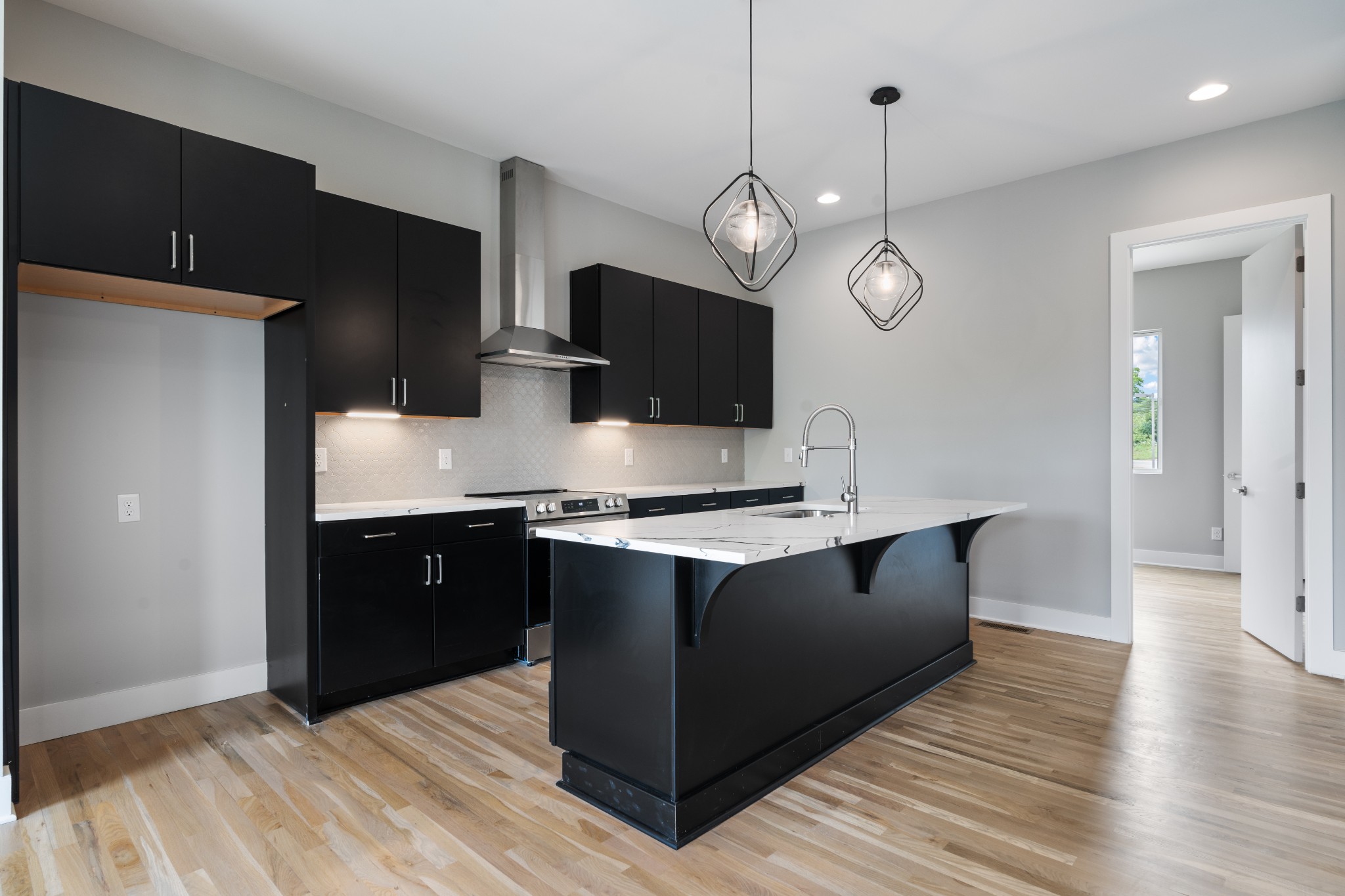 496 W Trinity Ln Unit: 6