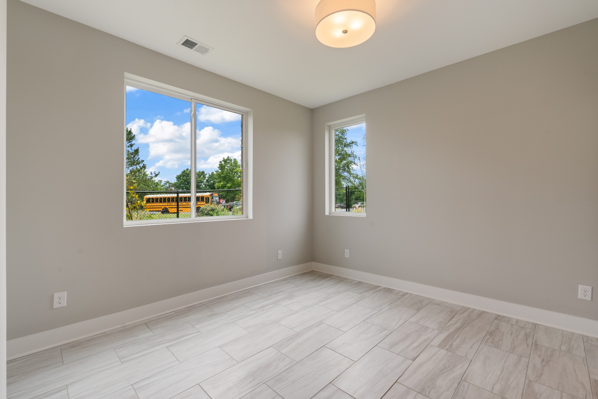 496 W Trinity Ln Unit: 6