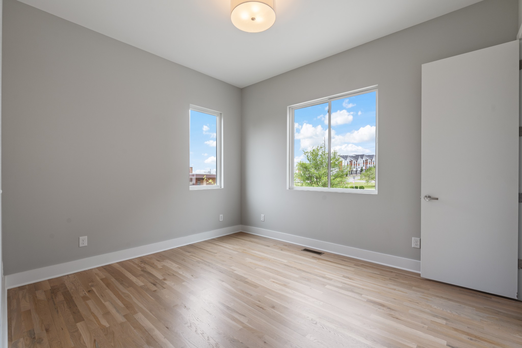 496 W Trinity Ln Unit: 6