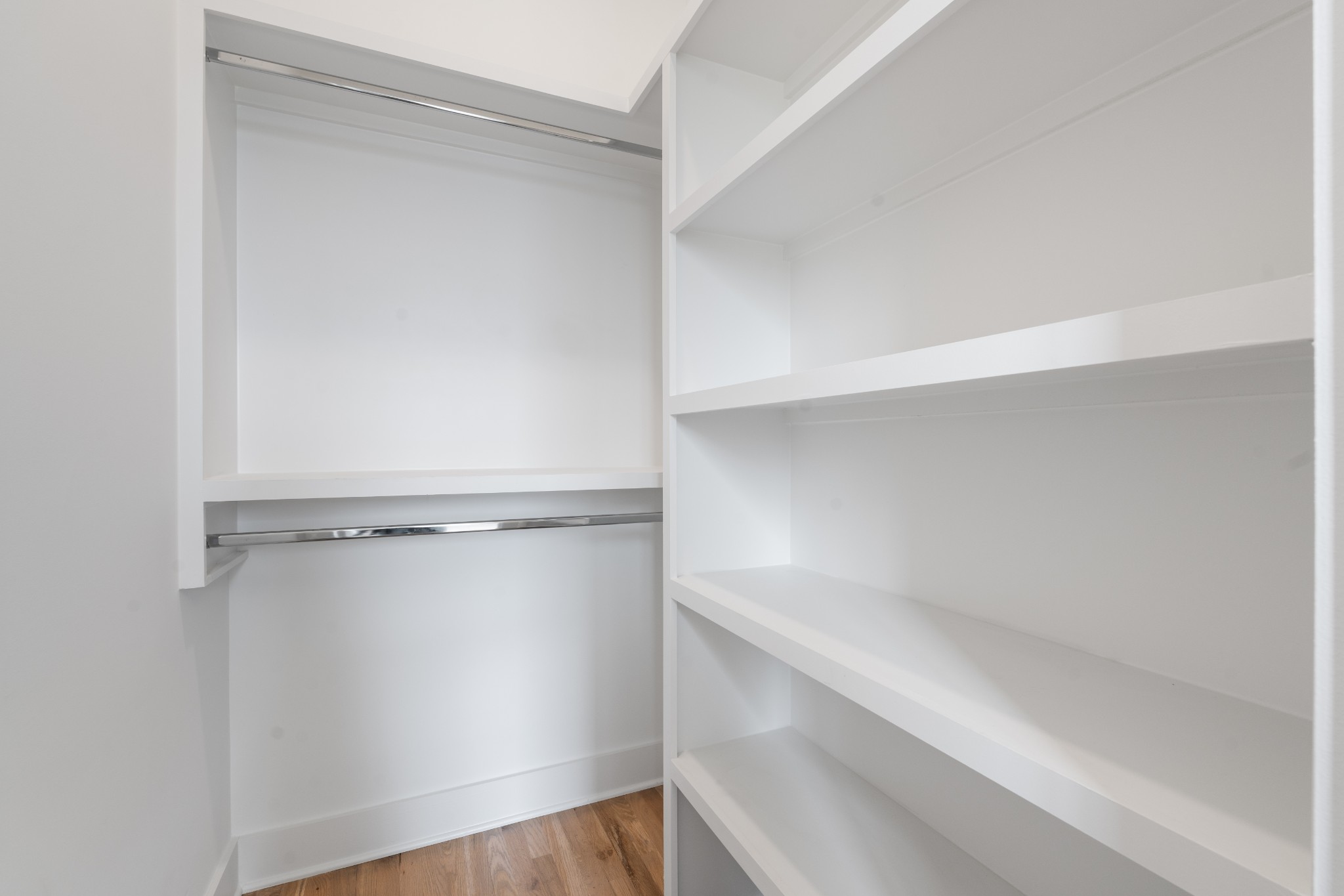 496 W Trinity Ln Unit: 6