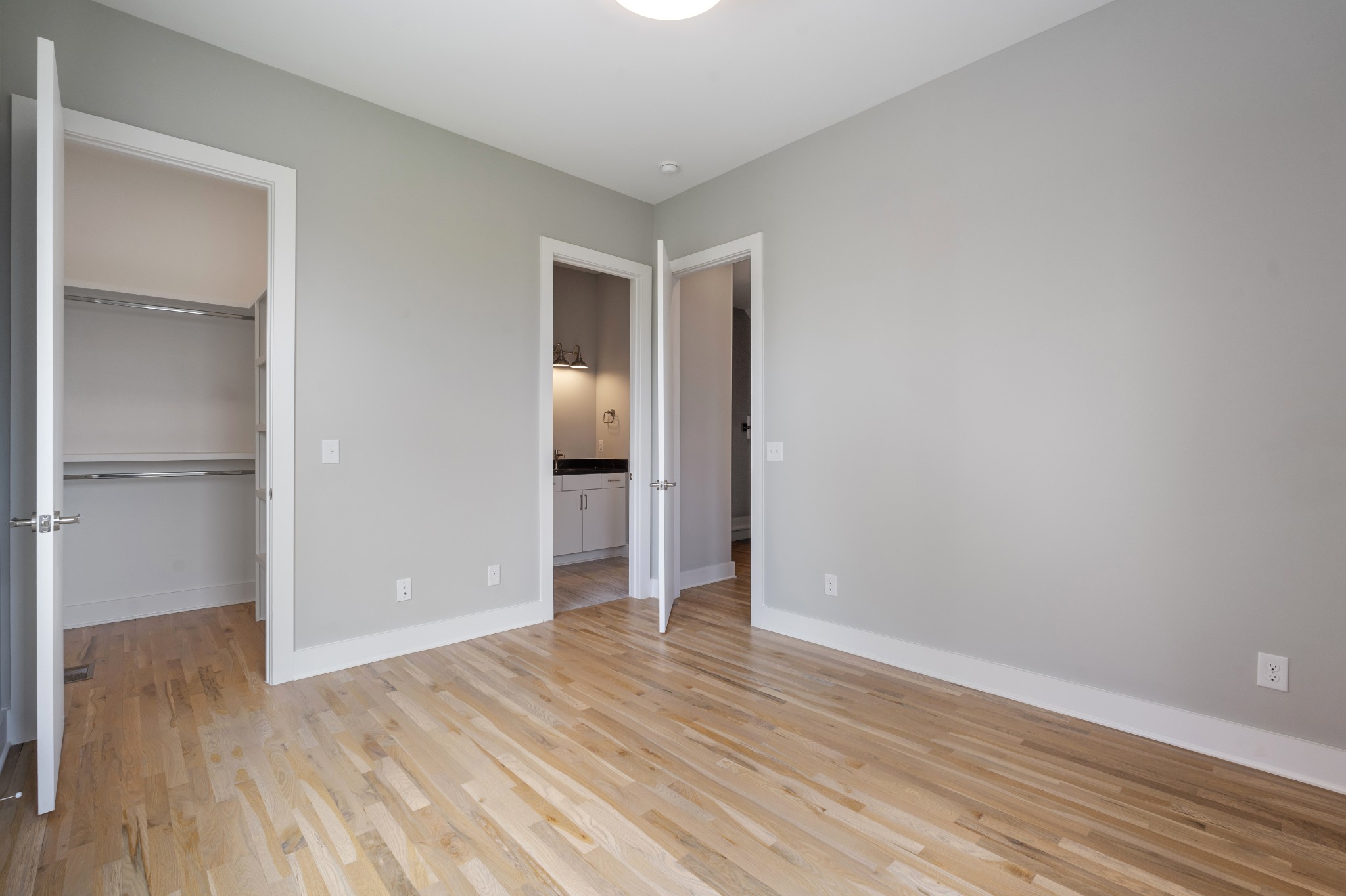 496 W Trinity Ln Unit: 6