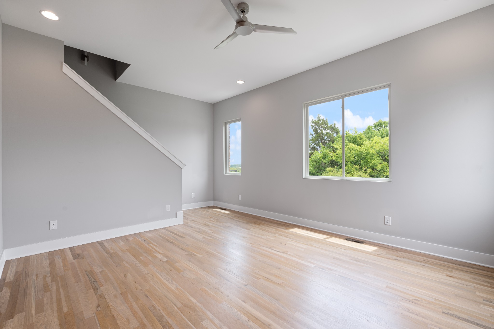 496 W Trinity Ln Unit: 6