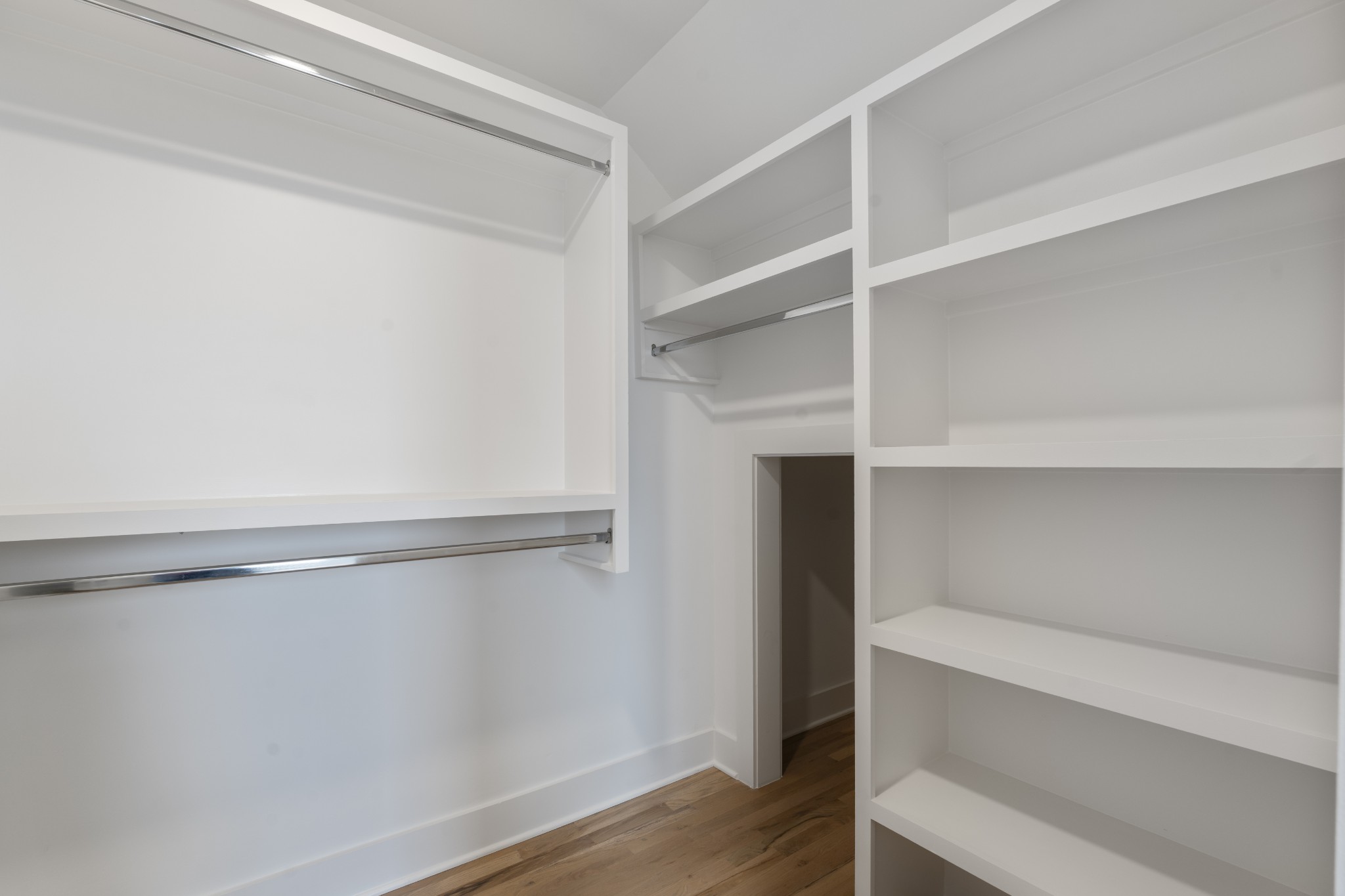 496 W Trinity Ln Unit: 6