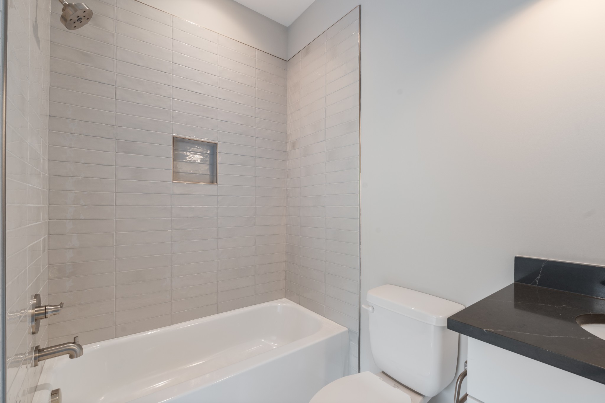 496 W Trinity Ln Unit: 6