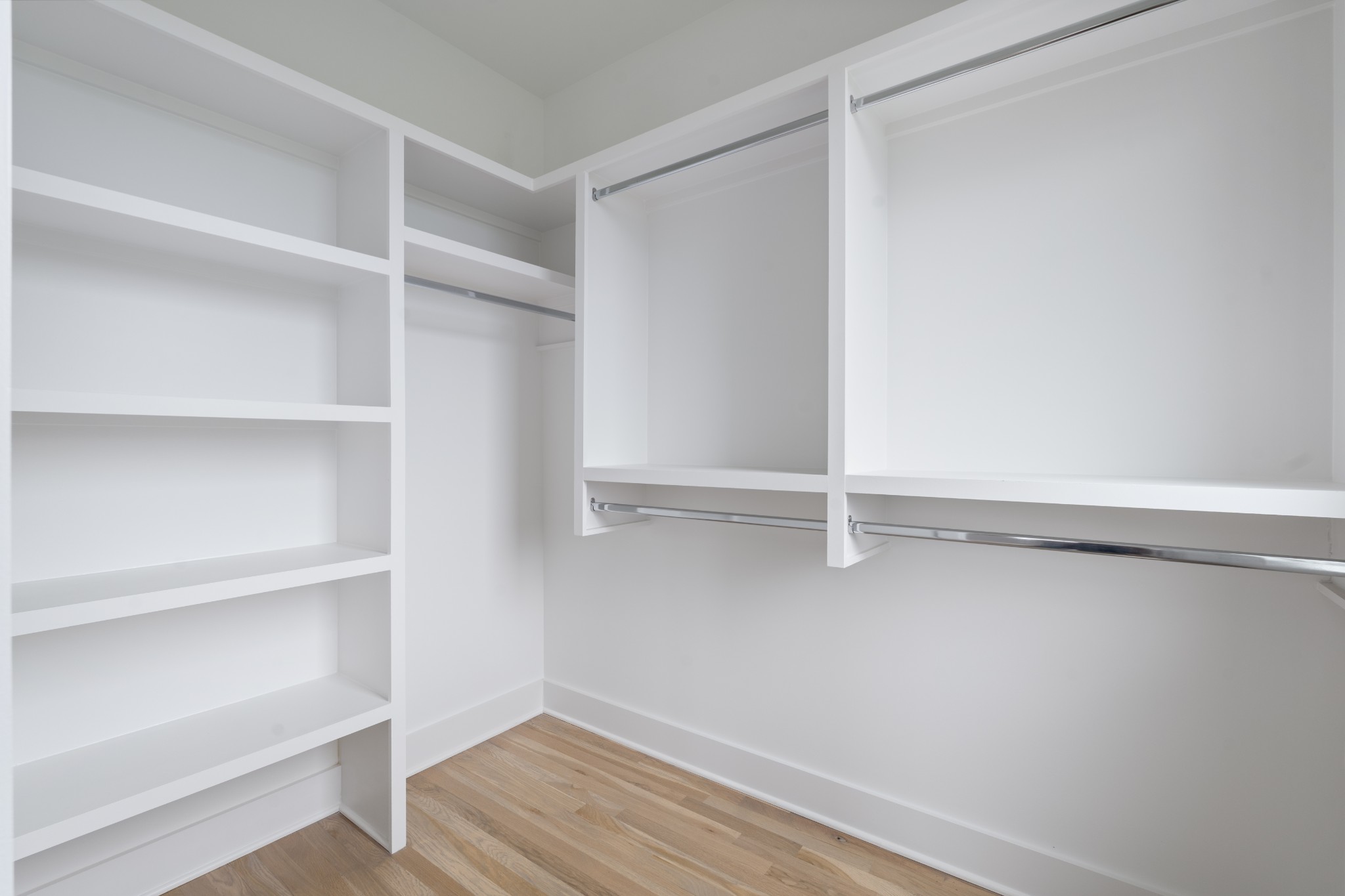 496 W Trinity Ln Unit: 6