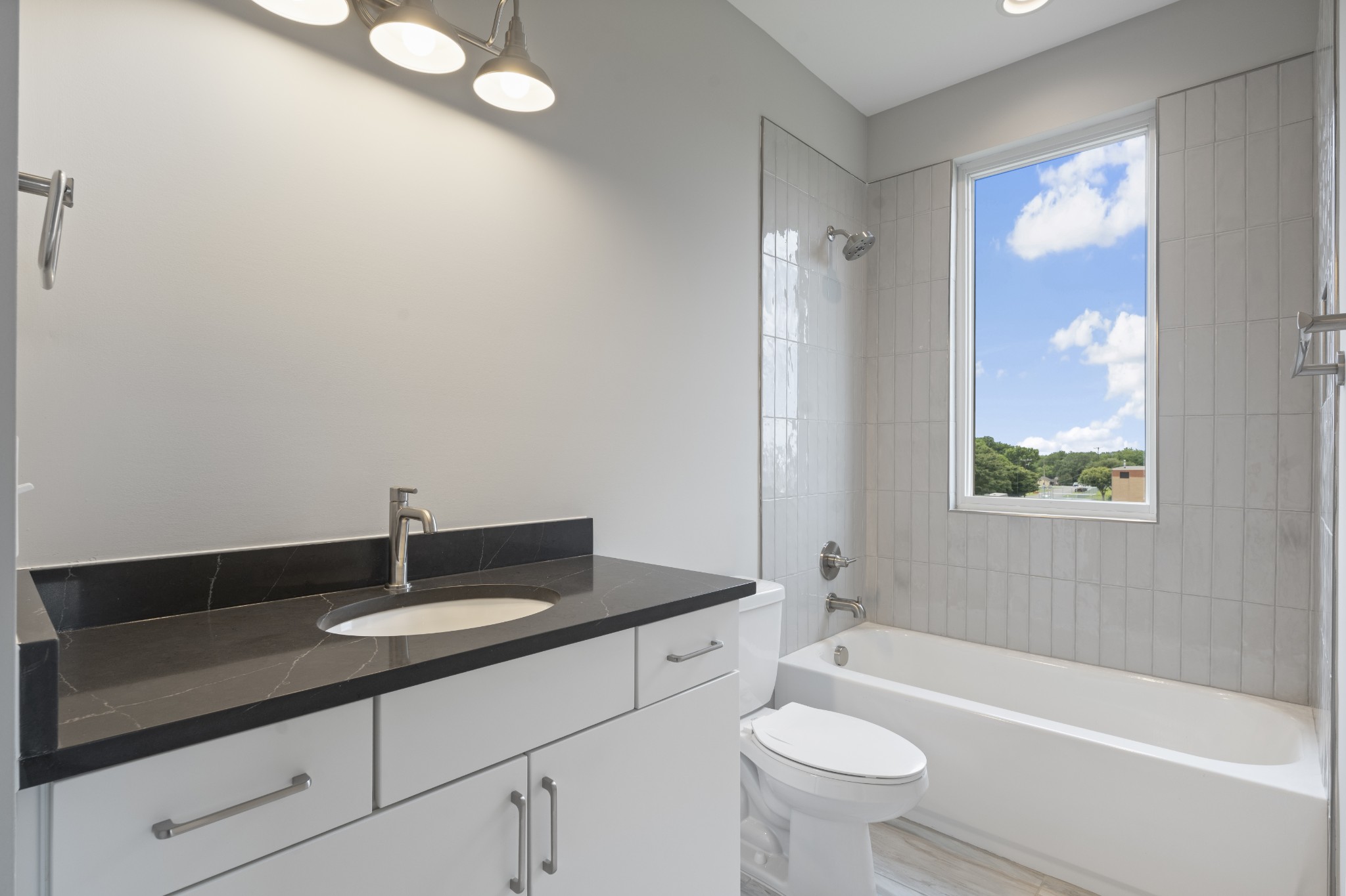 496 W Trinity Ln Unit: 6