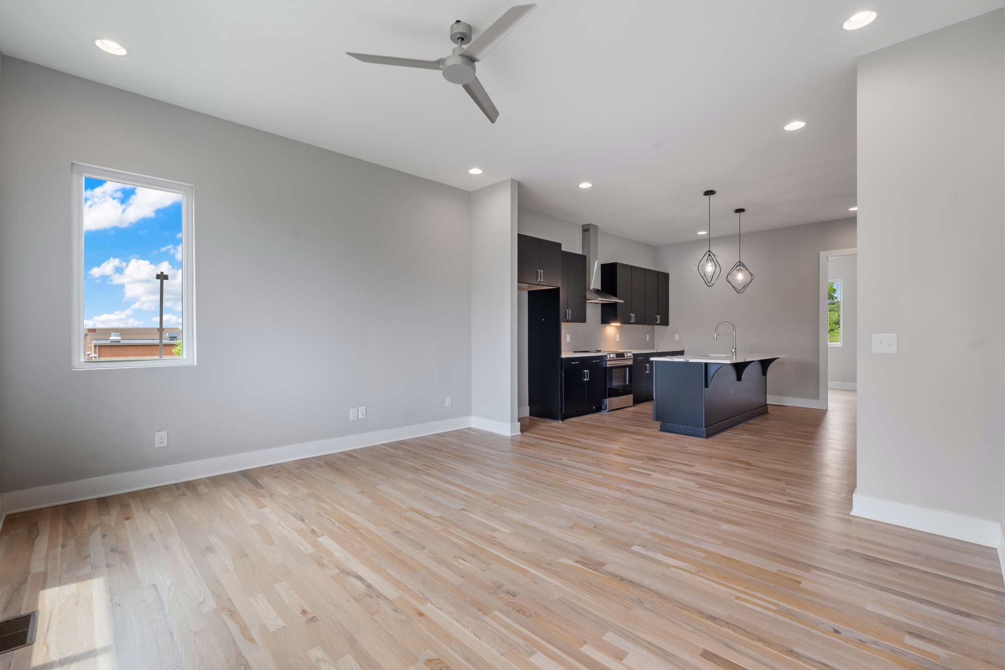 496 W Trinity Ln Unit: 6