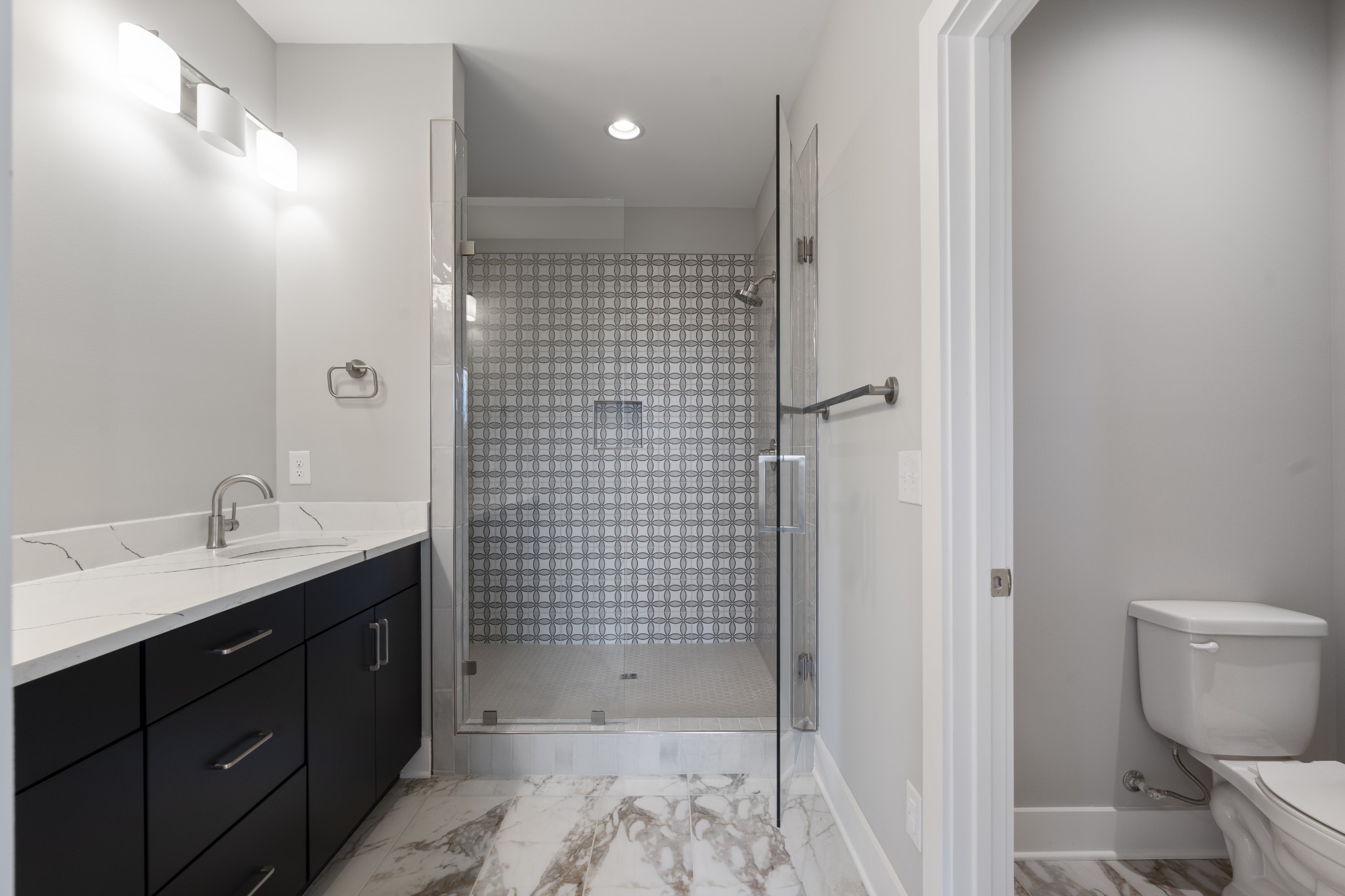 496 W Trinity Ln Unit: 6