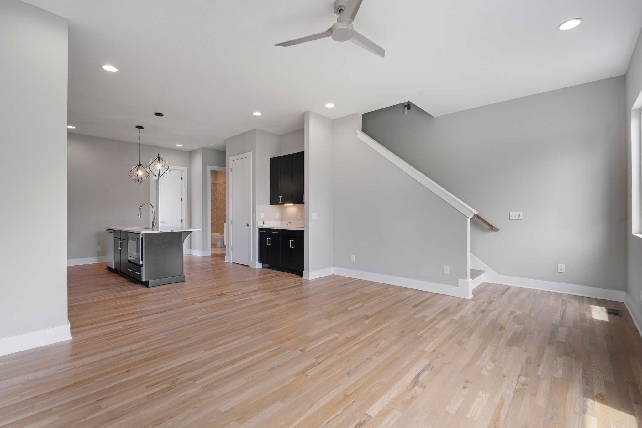 496 W Trinity Ln Unit: 6