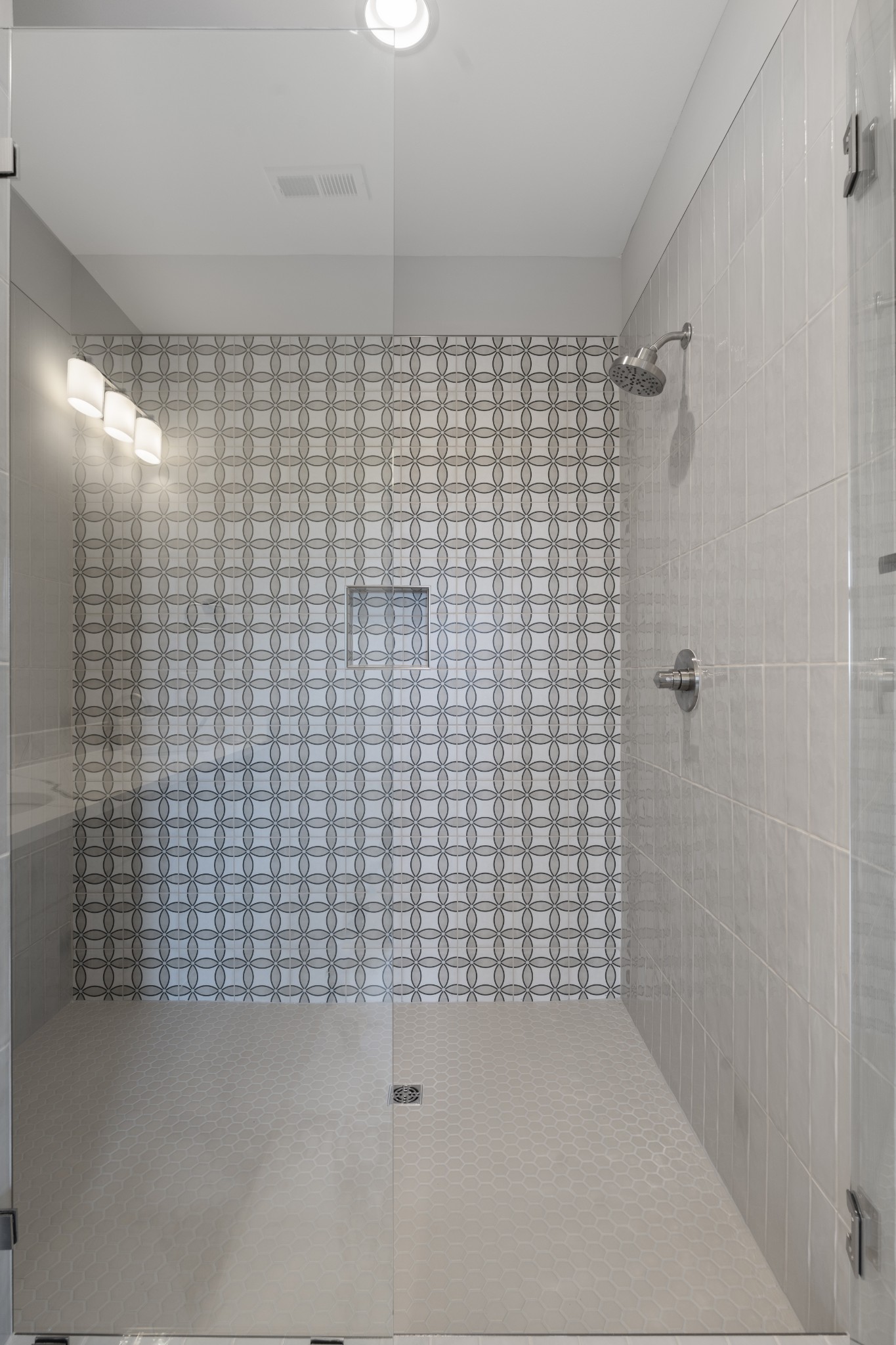 496 W Trinity Ln Unit: 6