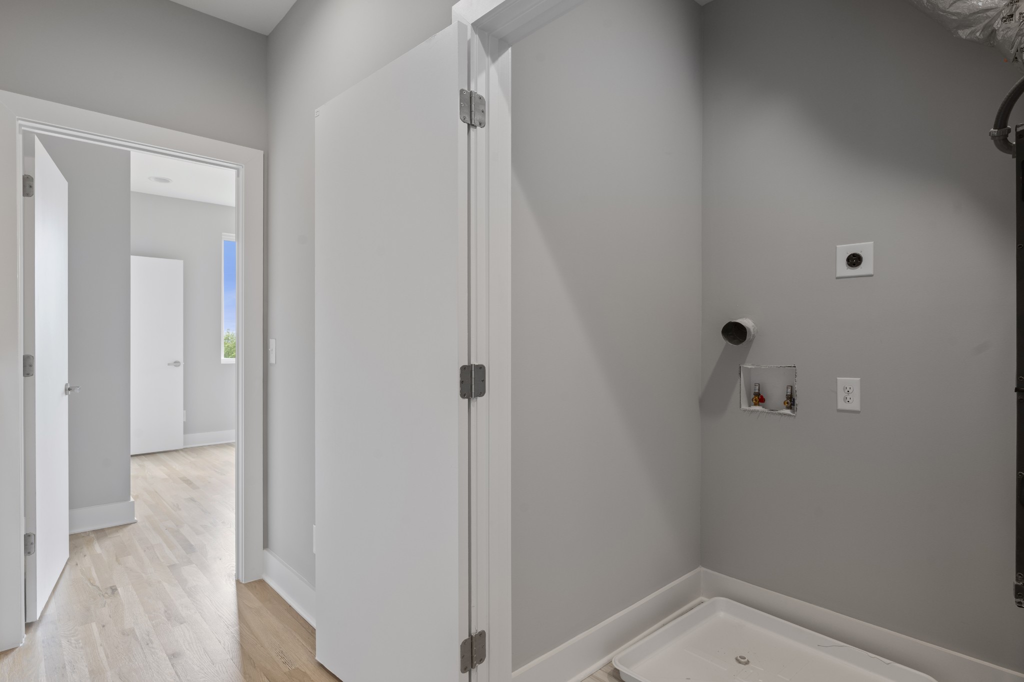 496 W Trinity Ln Unit: 6